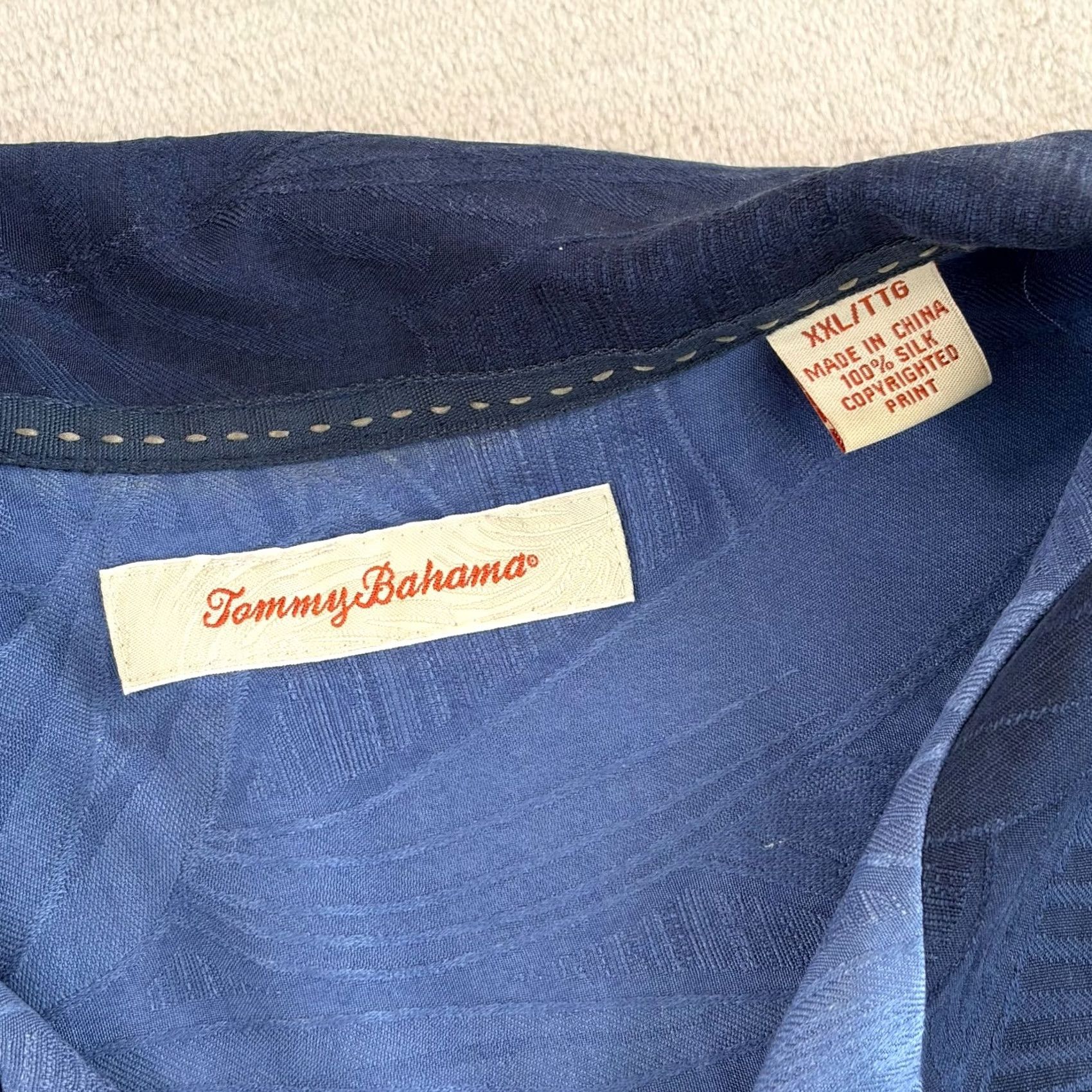 Tommy Bahama VINTAGE Tommy Bahama Camp Shirt Men 2XL Blue Floral Jacquard Silk Short Sleeve Collared Button-Up Hawaiian Beach Casual Travel Rare Mens Size US XXL / EU 58 / 5 - 2 Thumbnail