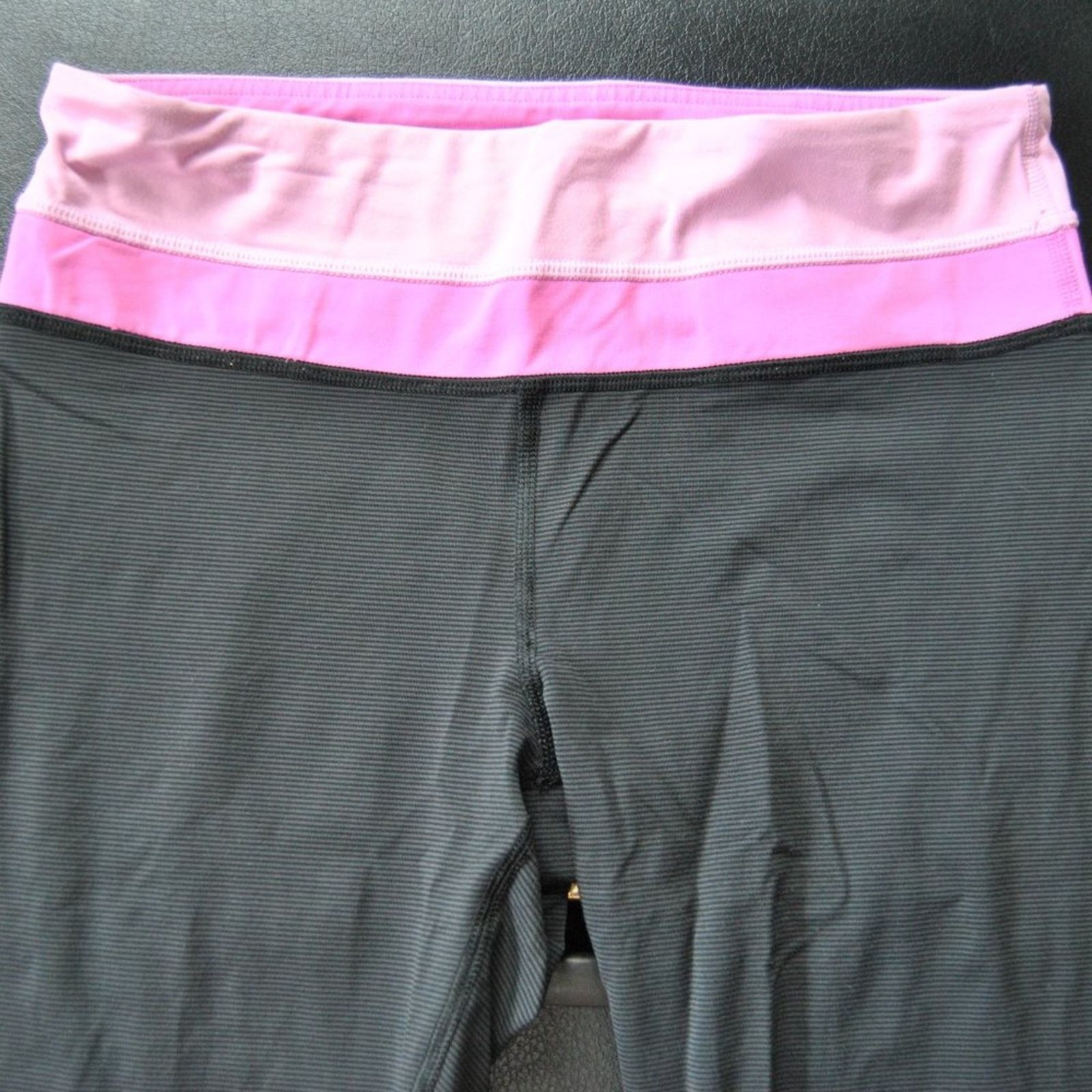 Lululemon Lululemon Black w/ Pink Leggings Size: 6 Size 28" / US 6 / IT 42 - 3 Thumbnail