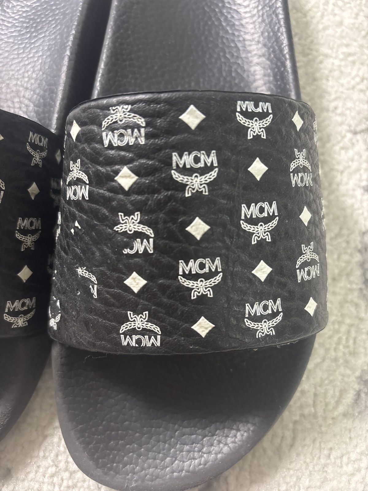 MCM MCM SLIDES (BLACK & WHITE) Size US 8.5 / EU 41-42 - 2 Thumbnail