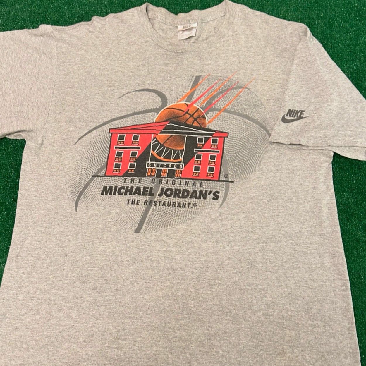 Nike VINTAGE Nike Air Jordan Michael Jordan Restaurant Chicago VTG Shirt Mens XL Gray 90s Sports USA Hip Hop Mens XL Size US XL / EU 56 / 4 - 4 Thumbnail