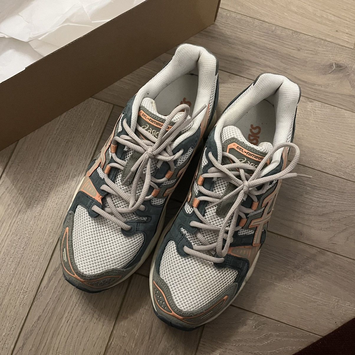 Asics Asics Gel Nimbus 9 Cream Feather Grey Trainers Size US 11 / EU 44 - 3 Thumbnail