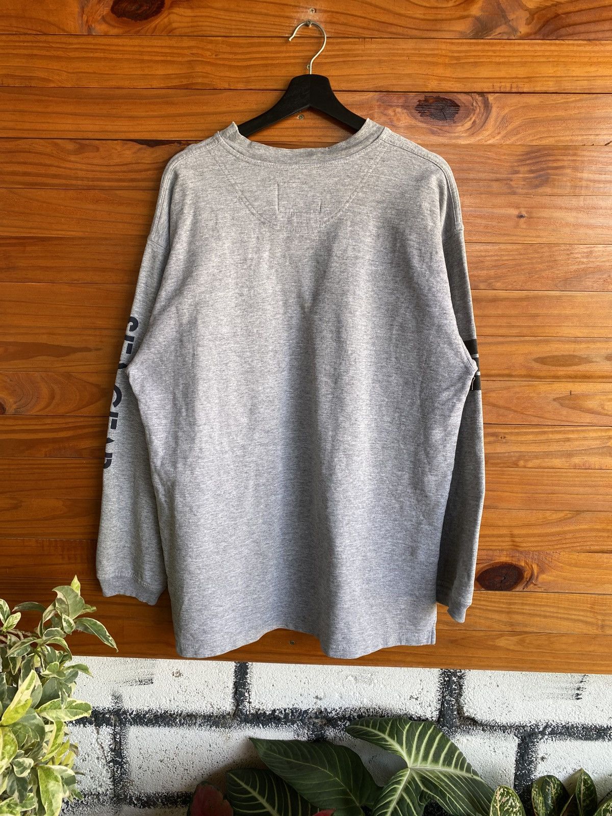 Helly Hansen Vintage Helly Hansen HH Long Sleeve Grey Graphic Pullover Size US L / EU 52-54 / 3 - 8 Thumbnail