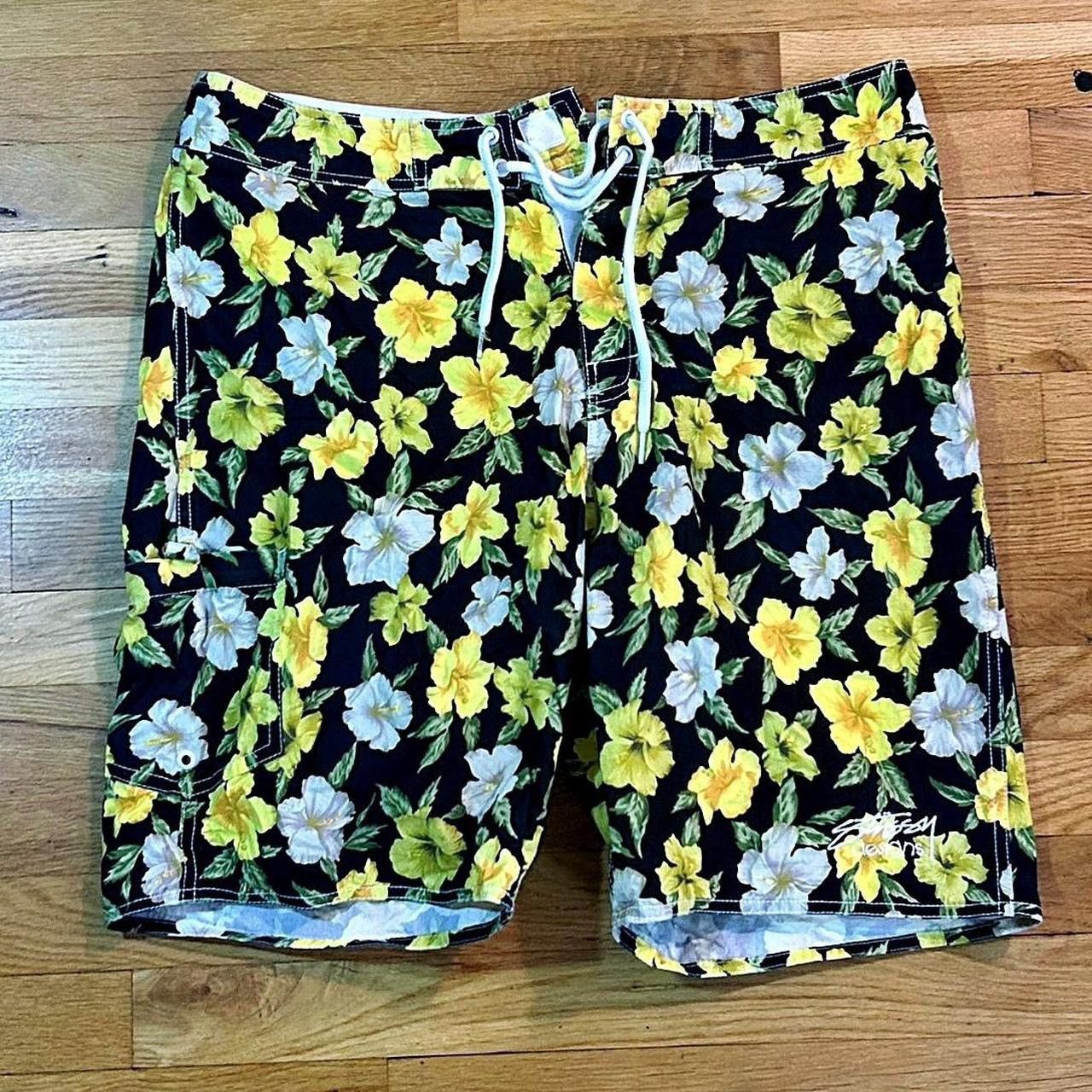 Stussy Stussy board shorts/swim shorts size 34 hype streetwear Size US 34 / EU 50 - 1 Thumbnail