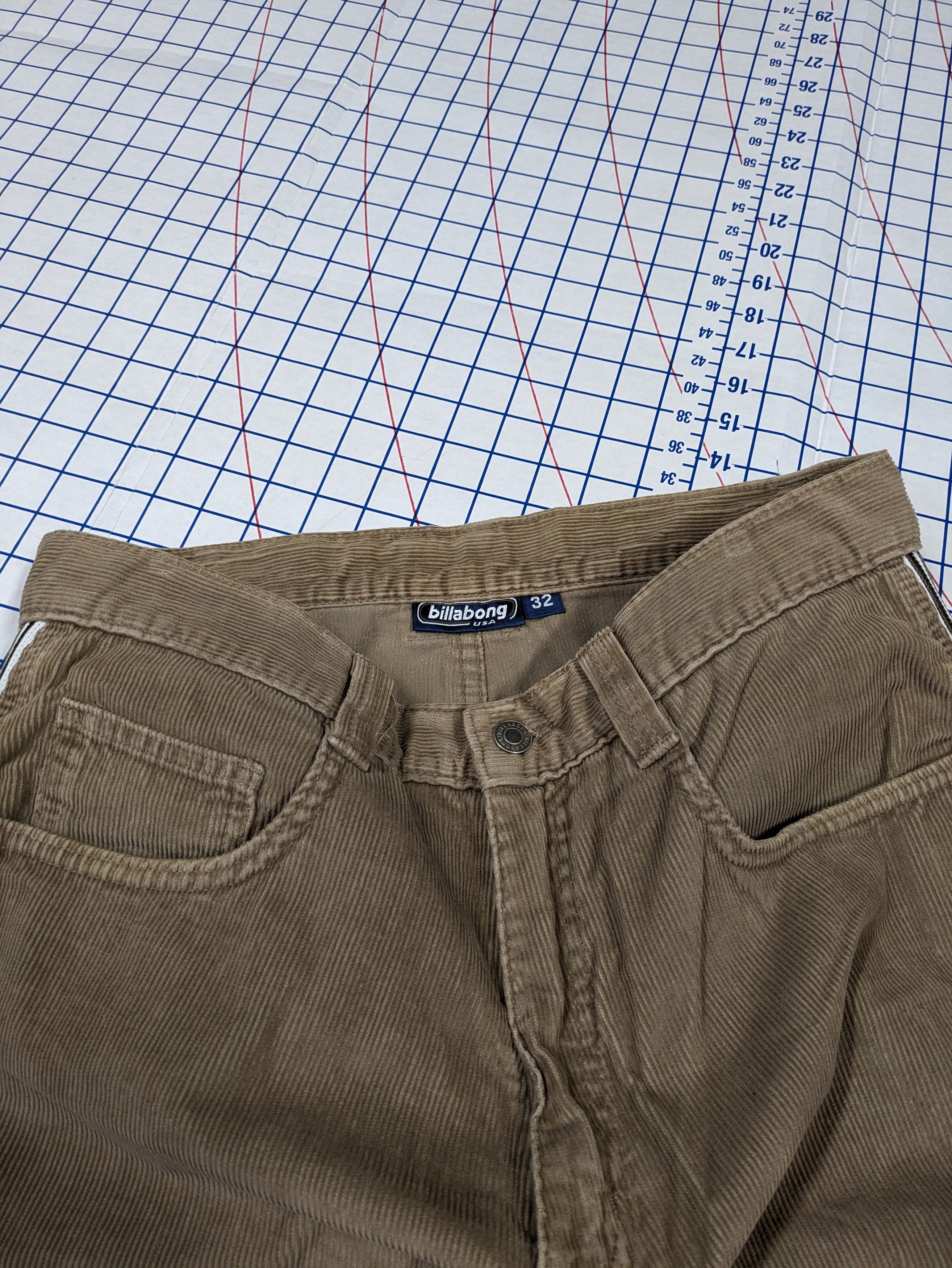 Billabong Vtg Grail Billabong Corduroy Baggy Brown Side Stripe Shorts Size US 32 / EU 48 - 4 Thumbnail