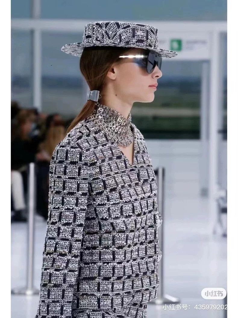 Chanel Chanel Airport series silver tweed jacket Size XXS / US 00 / IT 34 - 7 Thumbnail