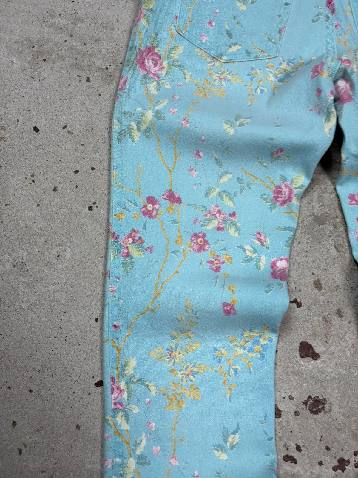 Roberto Cavalli Vintage 90s Roberto Cavalli Jeans Floral Print Flowers psych Size 26" / US 2 / IT 38 - 15 Thumbnail