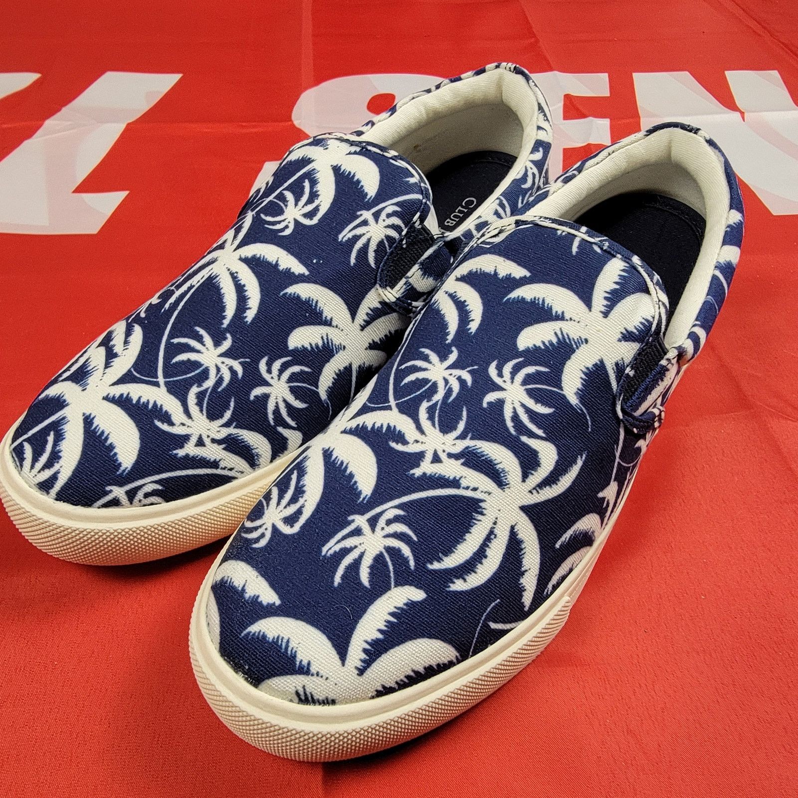 Club Room Club Room Slip On Tate Navy Palm Sz 8M 100147497 Size US 8 / EU 41 - 1 Thumbnail