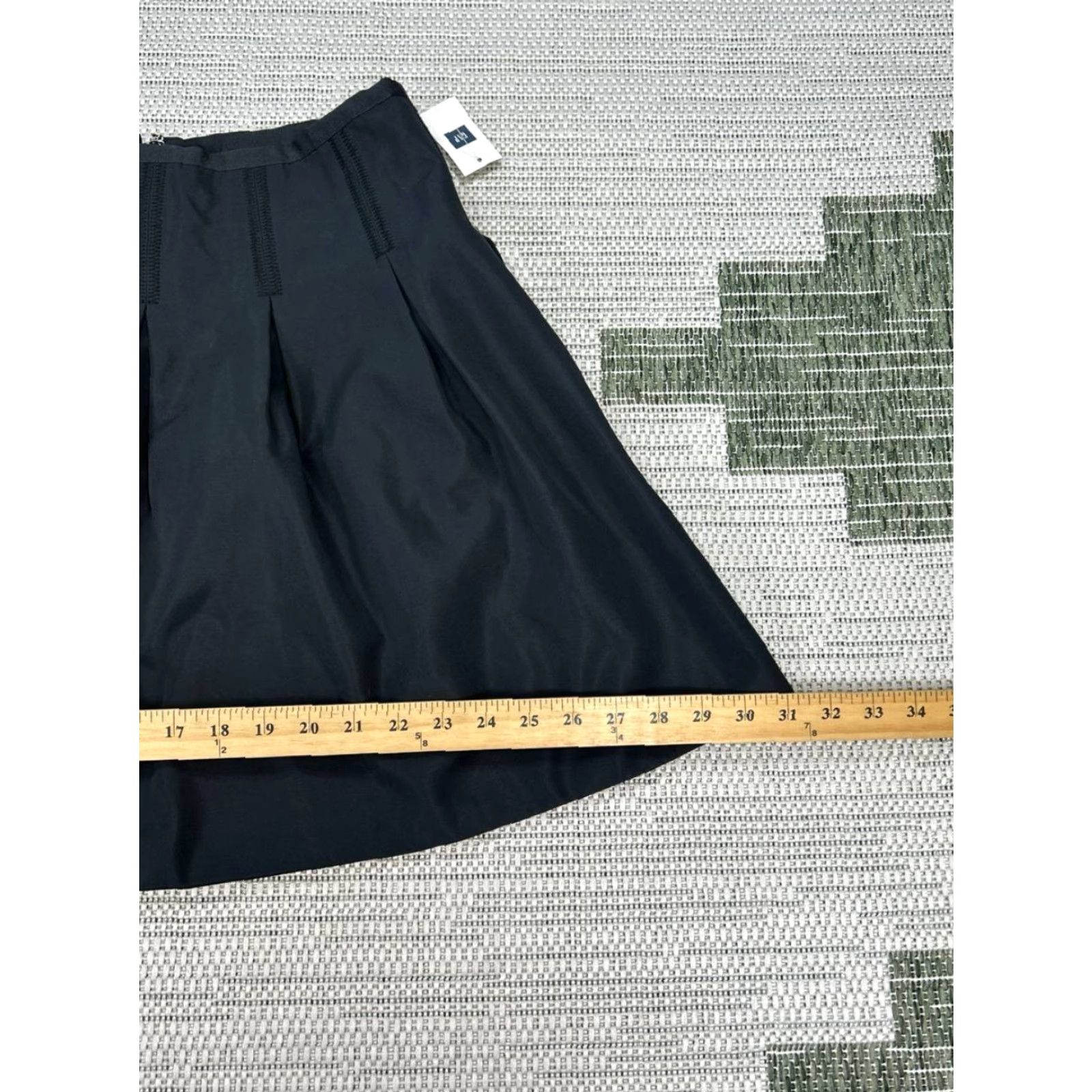 Gap Gap Skirt A-Line Womens 4 Black Pleated Zip Back Minimalist New Short Satin Polyester? Size 27" / US 4 / IT 40 - 7 Thumbnail