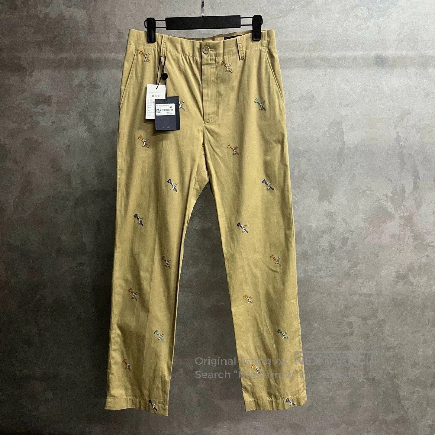 beige logo print straight casual pants.