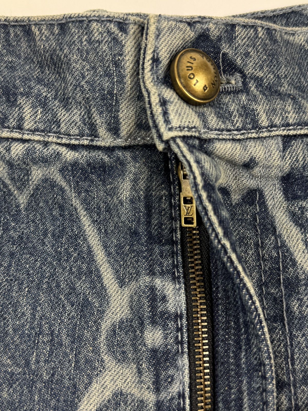 Louis Vuitton MONOGRAM PRINT DENIM SHORTS Size US 36 / EU 52 - 5 Thumbnail