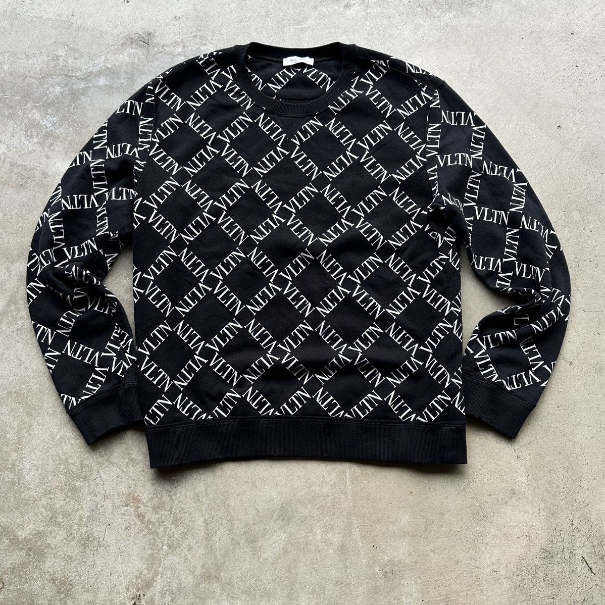 Valentino Valentino Men’s Crew Neck Sweatshirt Spell Out AOP Size US S / EU 44-46 / 1 - 1 Thumbnail