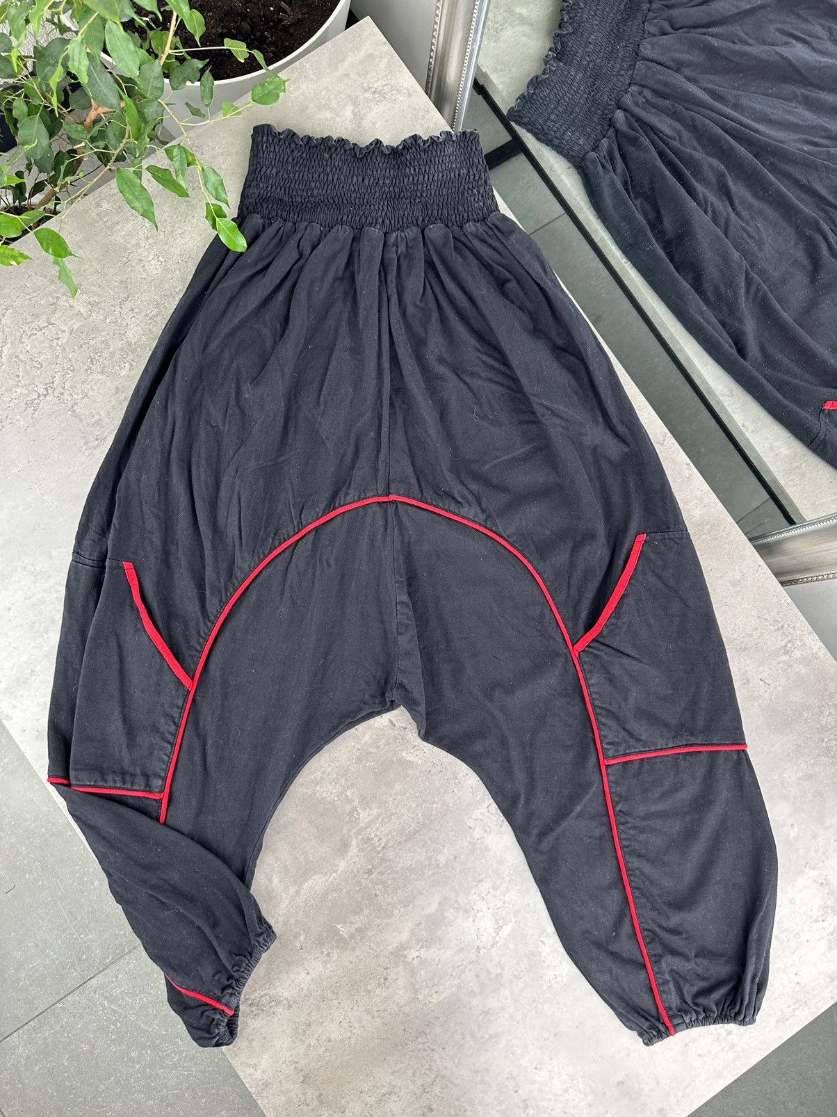 パンツ Yohji Yamamoto 23aw DROP CROTCH PANTS Y's Yohji Yamamoto black drop crotch trousers with cargo