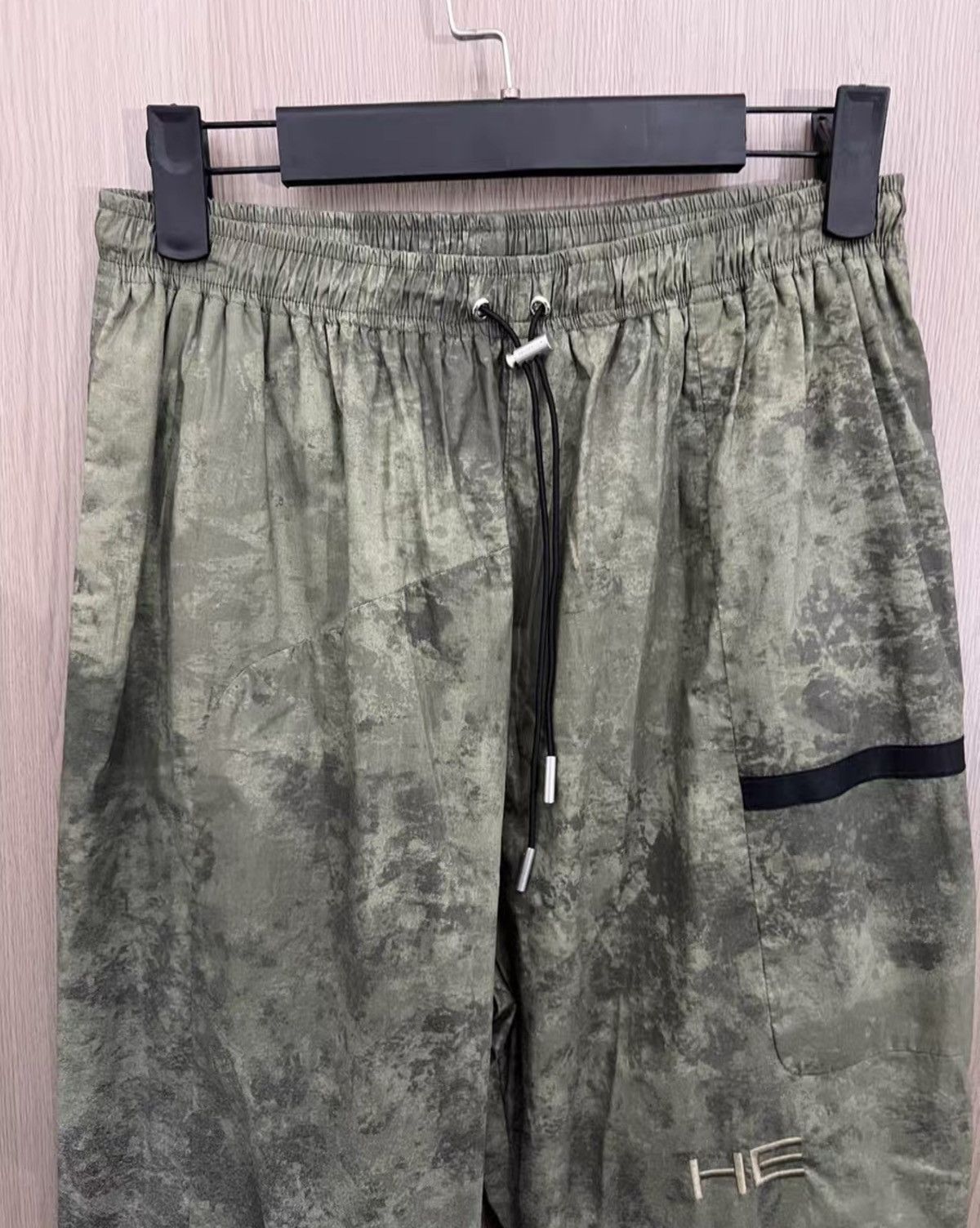 Heliot Emil HE Nylon Camouflage Reflective Drawstring Cargo Pants Size US 33 - 5 Thumbnail