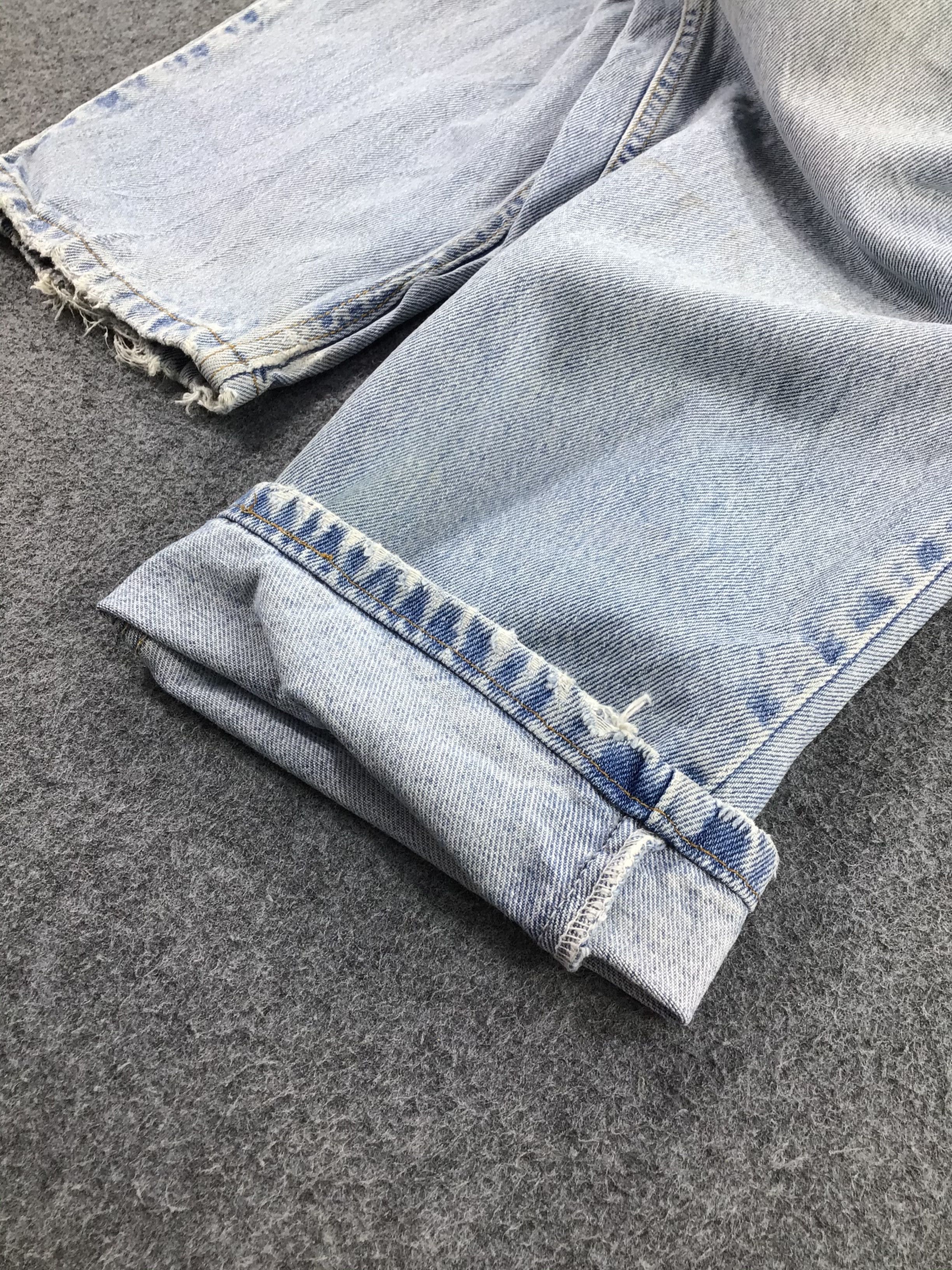 Levi's Vintage Levis 560 Jeans Light Wash Distress KJ267 Size US 34 / EU 50 - 7 Thumbnail