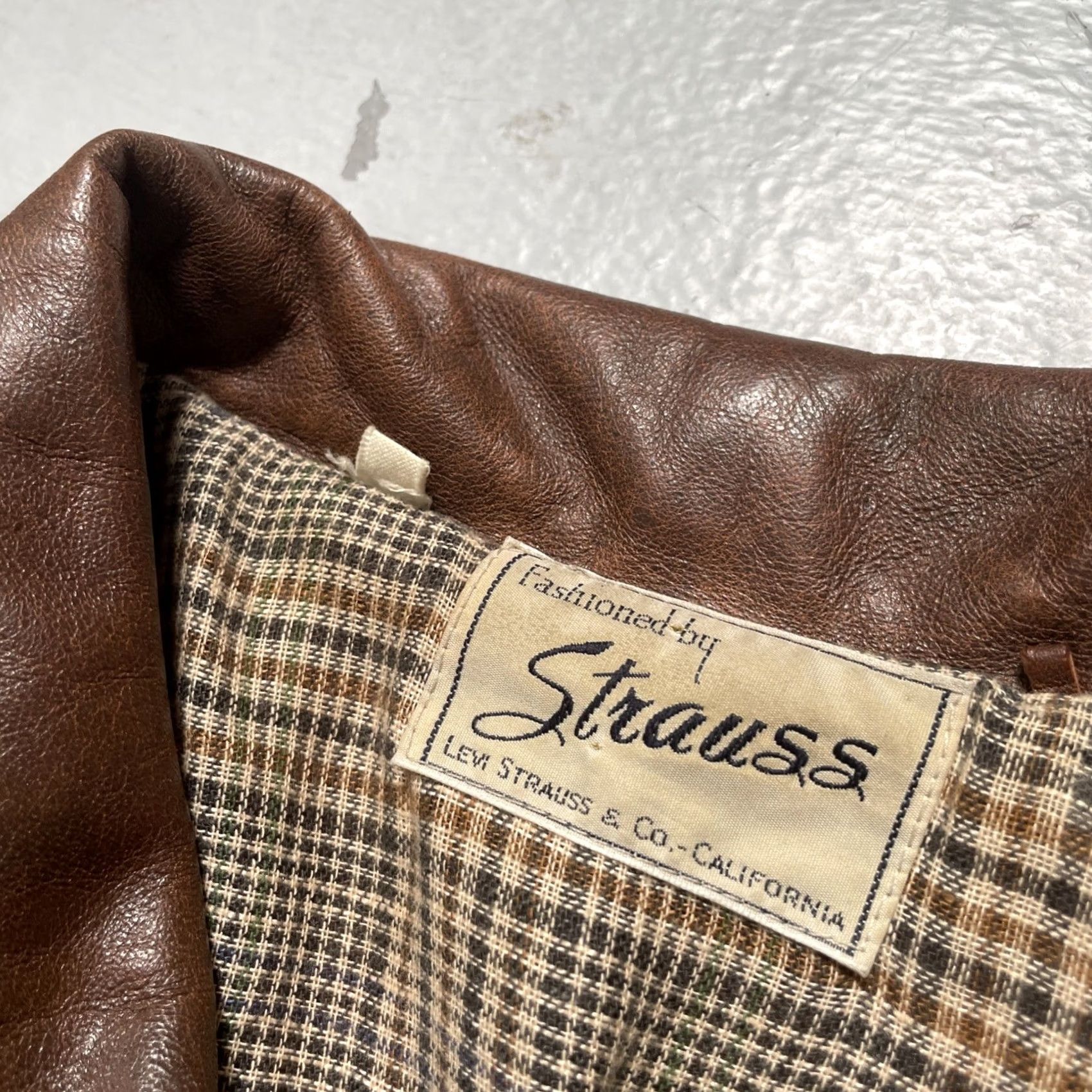 Levi's Vintage Levis Big E Sheepskin Leather Bomber Jacket Made Italy L LVC Style Size US L / EU 52-54 / 3 - 2 Thumbnail
