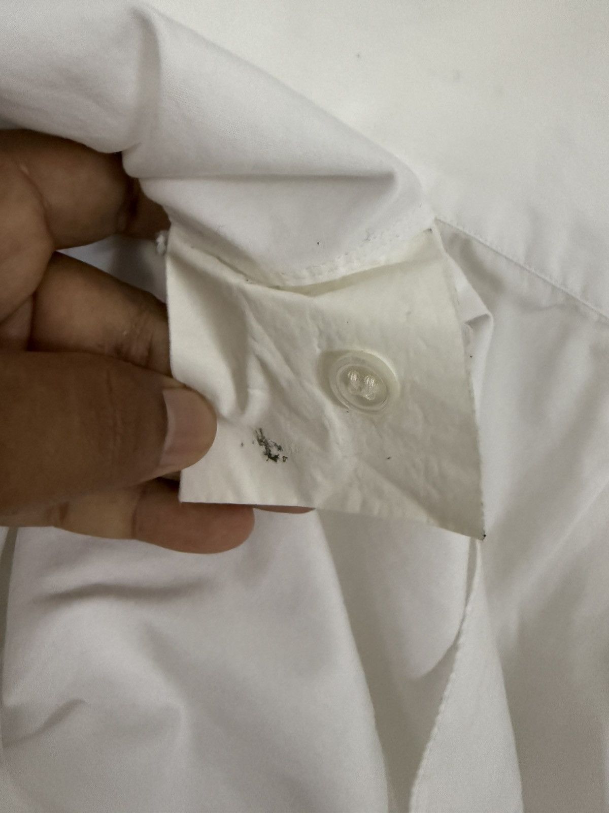 Comme des Garcons Homme Plus COMME DES GARCONS PLAY WHITE BUTTON UP RED SMALL LOVE EMOJI Size L / US 10 / IT 46 - 5 Thumbnail
