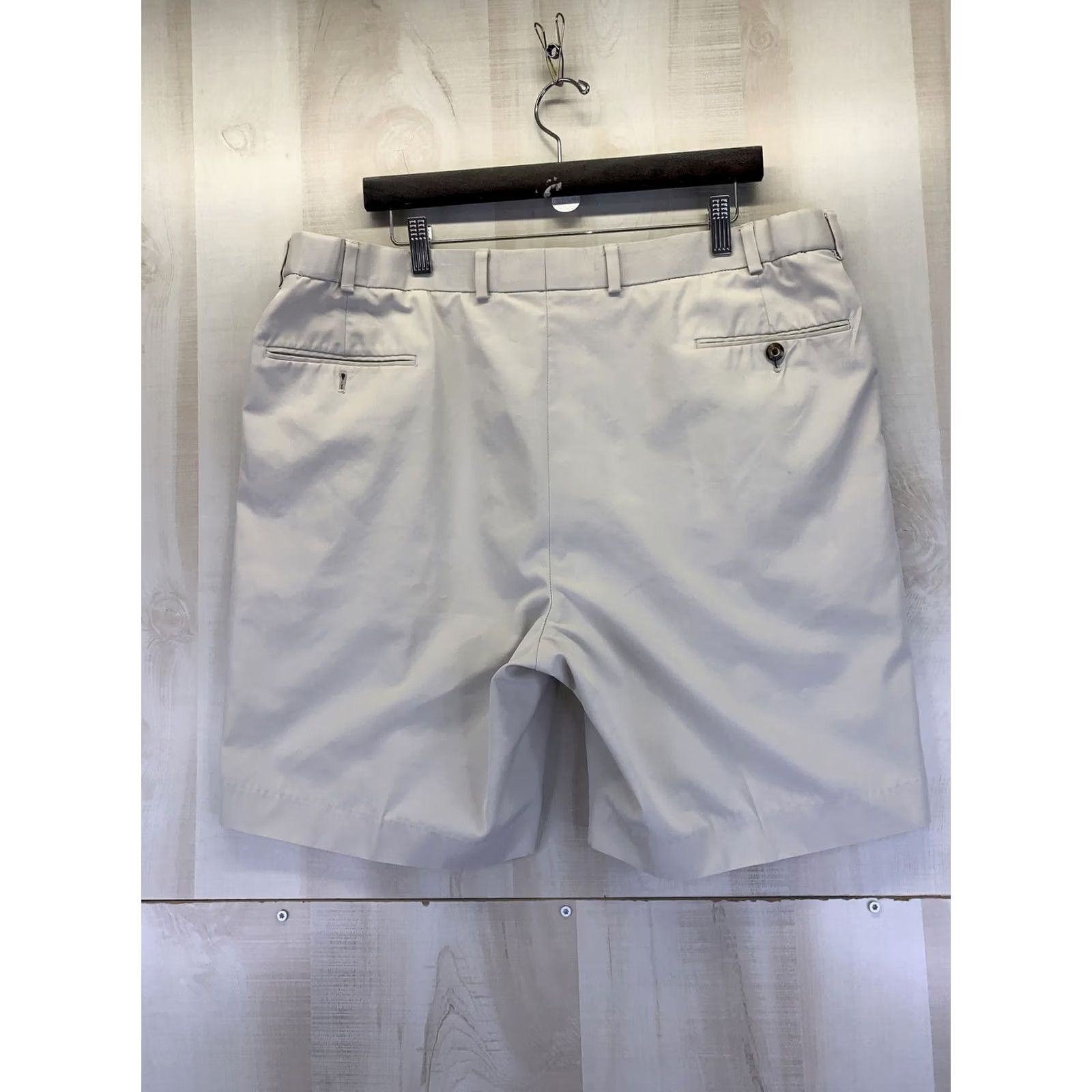 Pendleton VINTAGE Pendleton Mens Pleated Khaki Shorts 40 Beig e Cotton Blend Front Pleated Chino 90s Casual, Travel, Workwear Mens Size US 40 / EU 56 - 7 Thumbnail