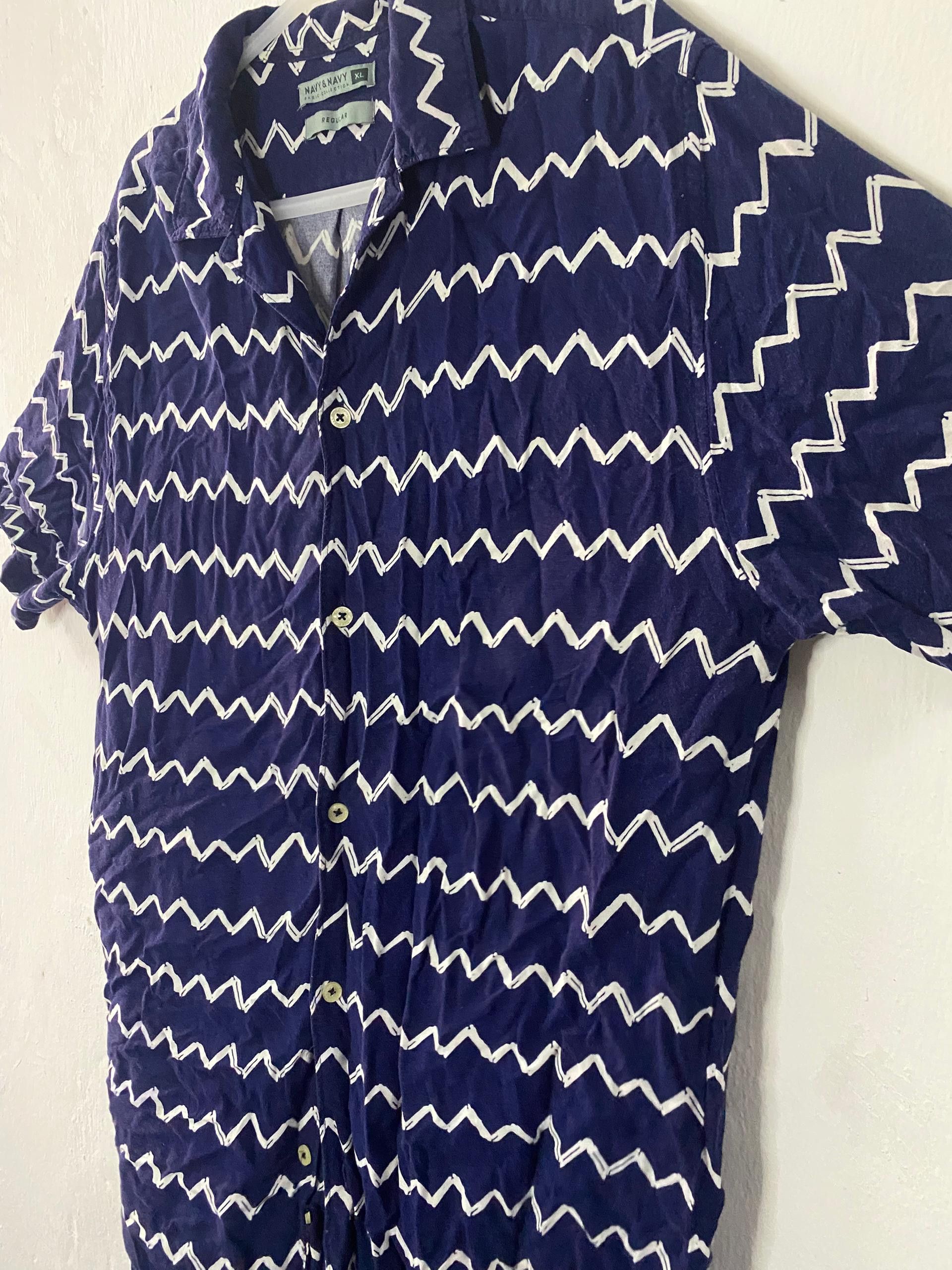 Vintage Button T-Shirt Size US XL / EU 56 / 4 - 2 Thumbnail