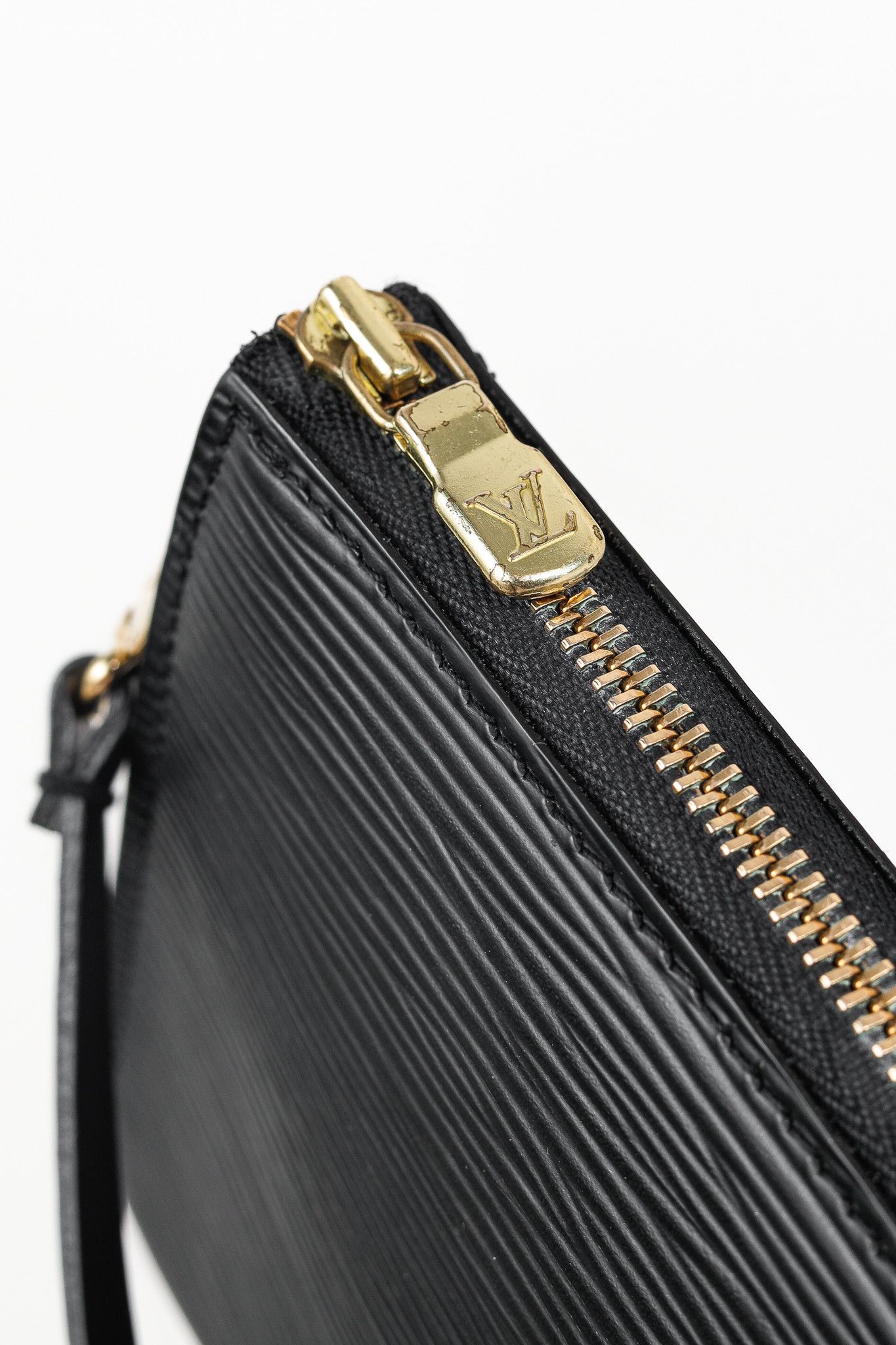 Louis Vuitton Louis Vuitton Black Epi Leather Pochette Bag Size ONE SIZE - 8 Thumbnail