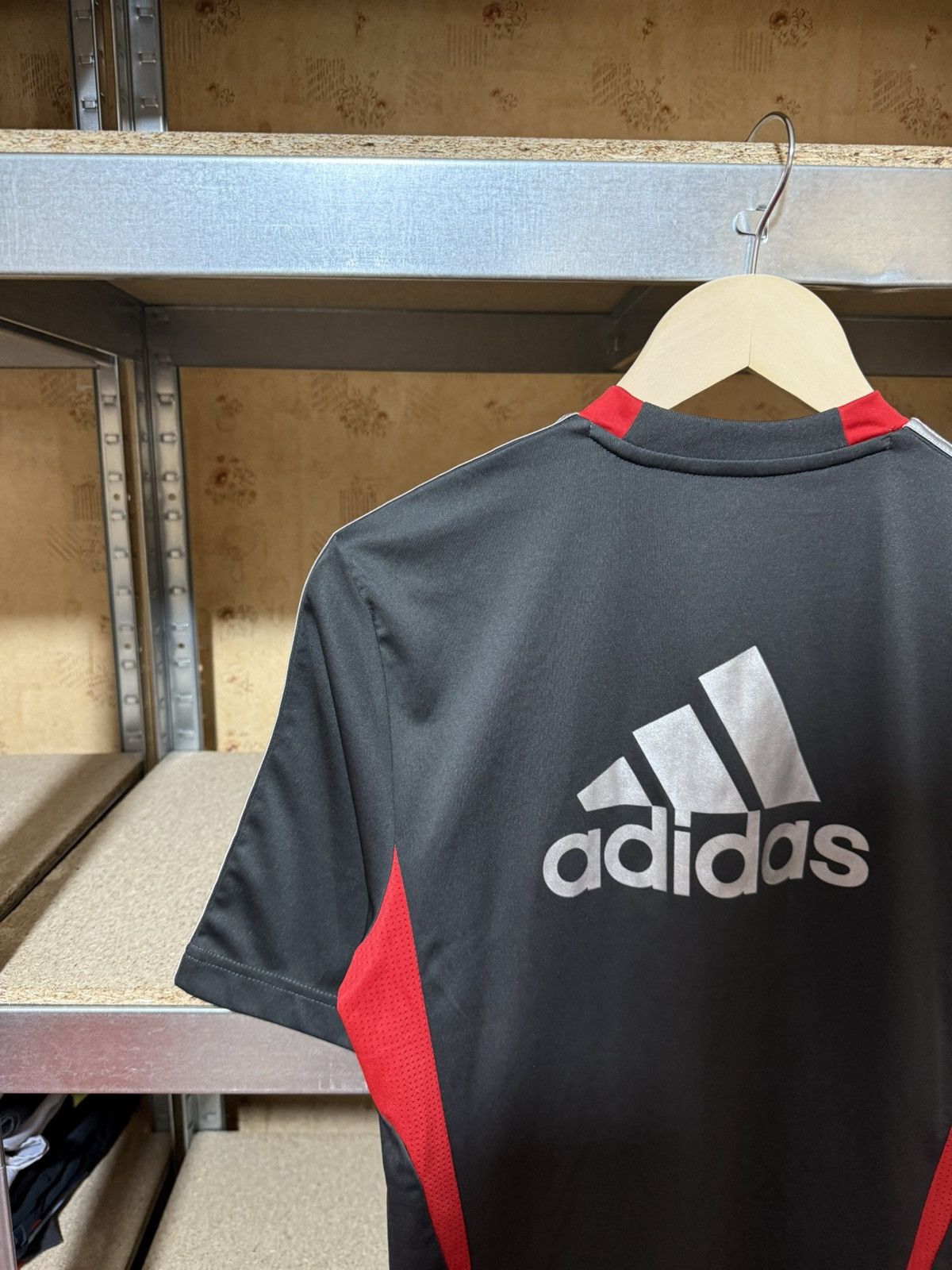 Adidas Vintage Adidas FC Liverpool 2011 2012 Training Soccer Jersey Size US S / EU 44-46 / 1 - 5 Thumbnail