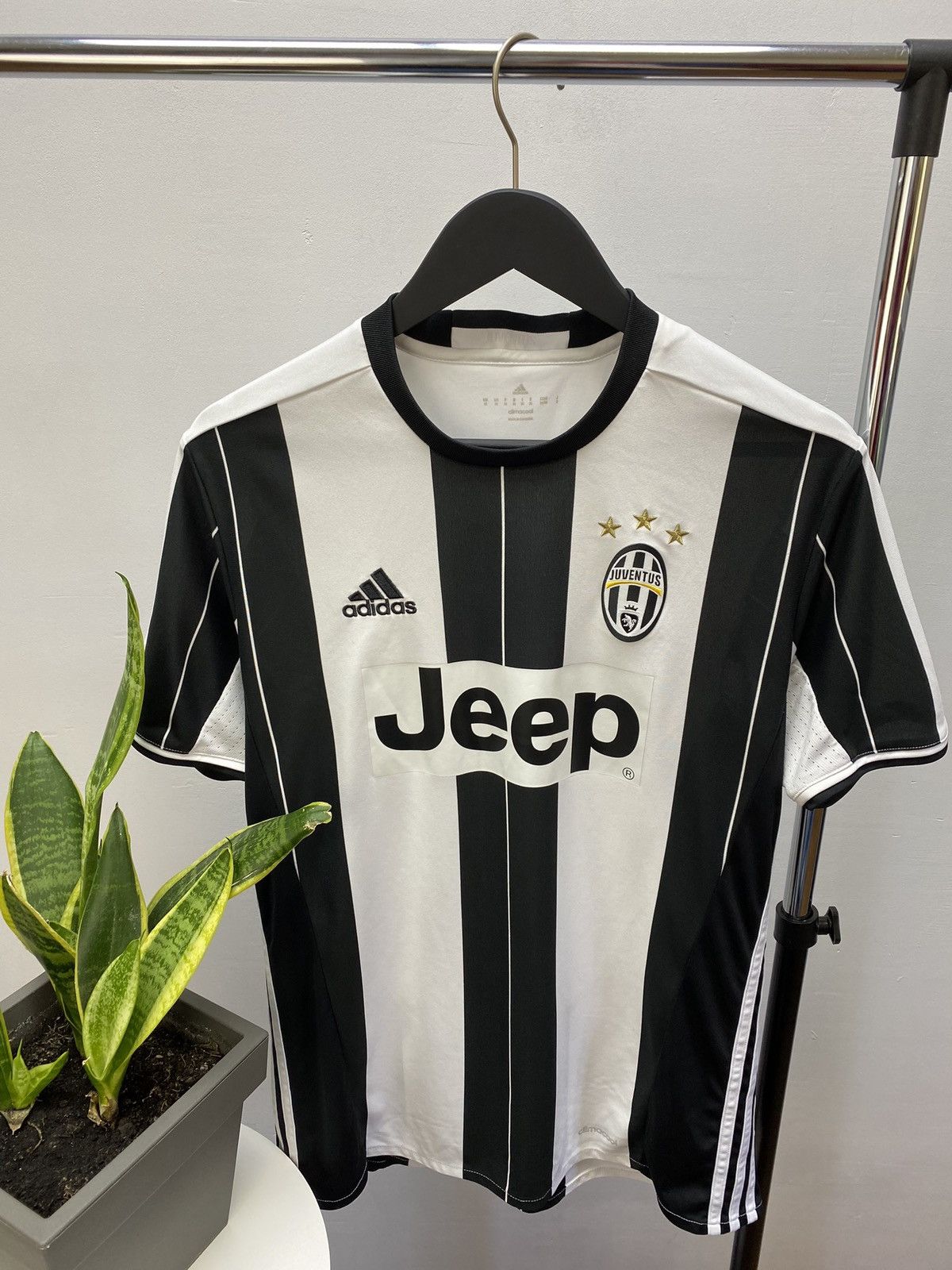 Adidas JUVENTUS ADIDAS 2016 2017 FOOTBALL HOME JERSEY Size US M / EU 48-50 / 2 - 5 Thumbnail