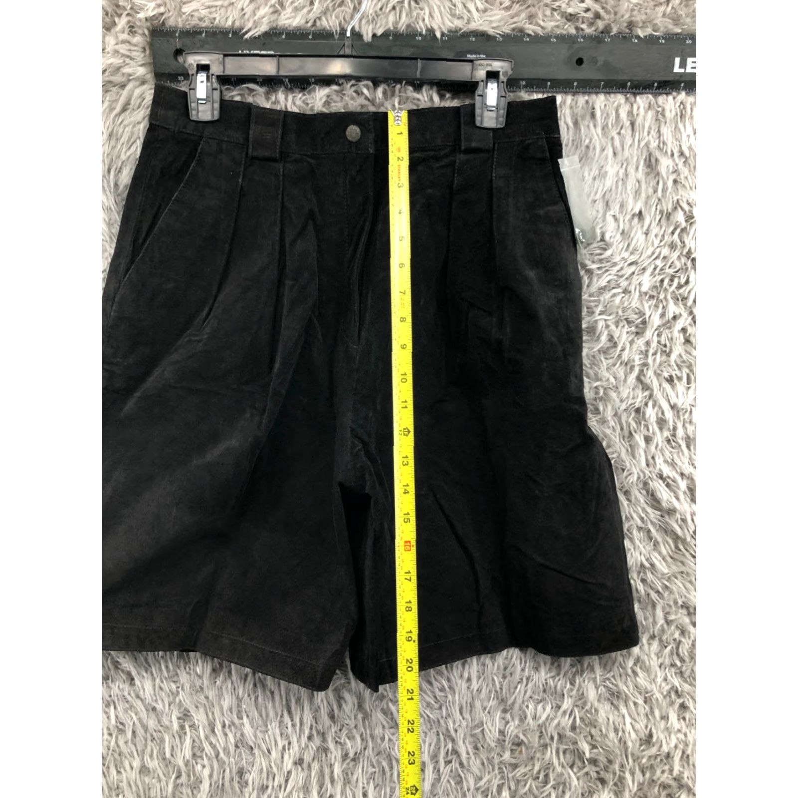 Vintage Global Identity Leather Shorts Womens Bermuda 14 Black Mid Rise 30 in Inseam 6 in 5-Pocket Denim Leather Boy Size 36" / US 14 / IT 50 - 3 Thumbnail