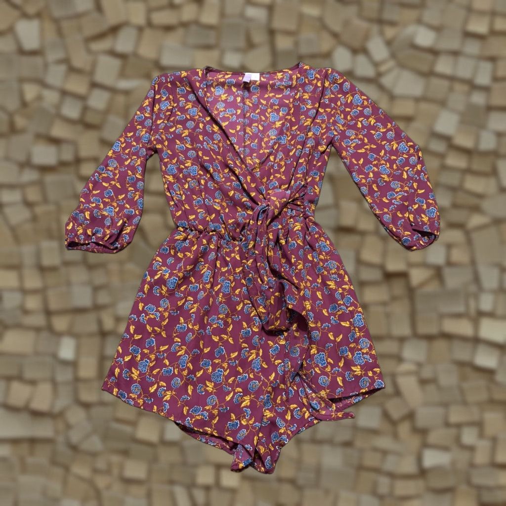 Vintage Alya Romper Women’s M Purple Long Sleeve V-Neck Floral Shorts One-Piece Romper; Casual, Modern, Fall Spring Summer; Regular Fit; Brand Alya Size M / US 6-8 / IT 42-44 - 1 Thumbnail
