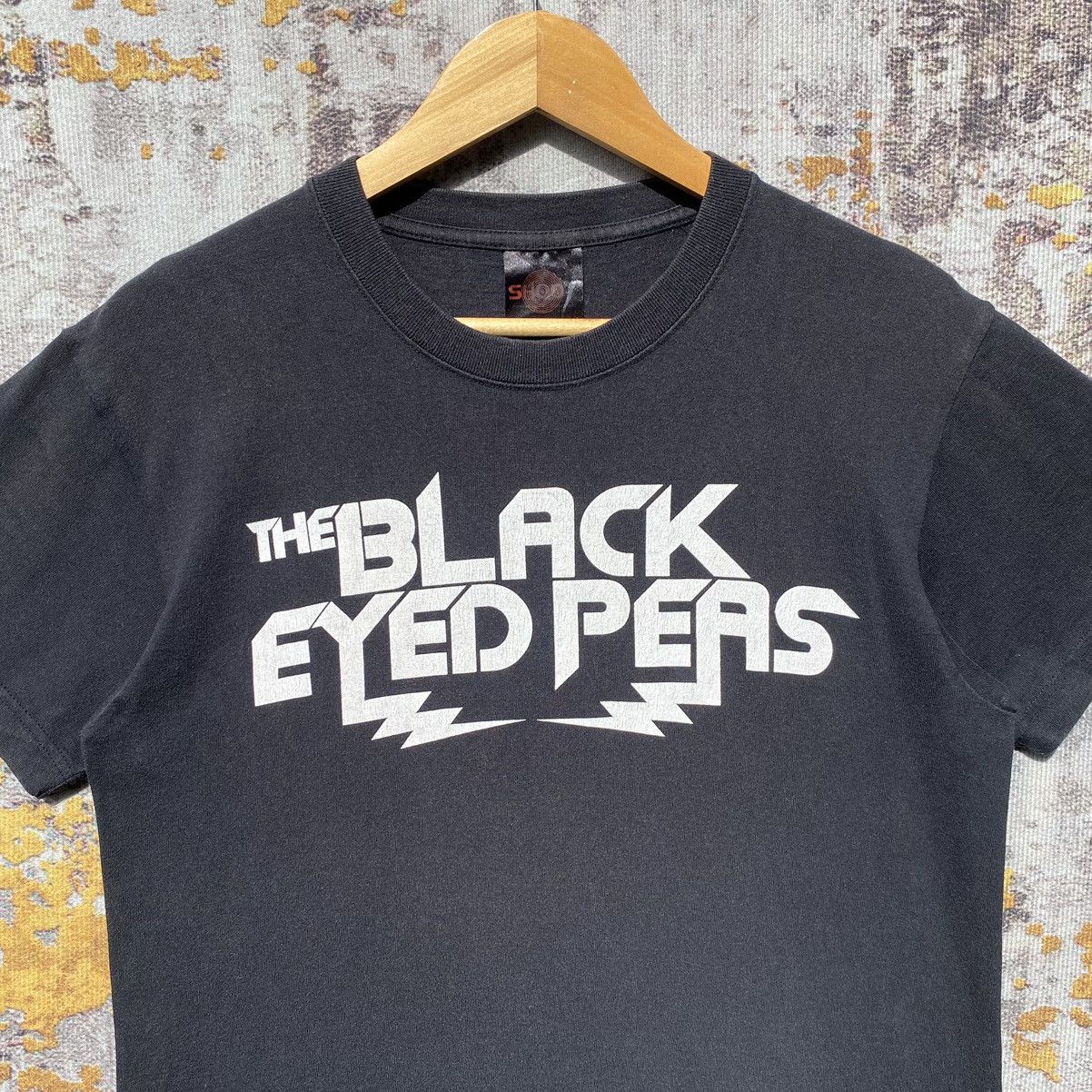 Band Tees × Rap Tees × Vintage Vintage The Black Eyed Peas THE END Shirt SunFaded Size US S / EU 44-46 / 1 - 7 Thumbnail