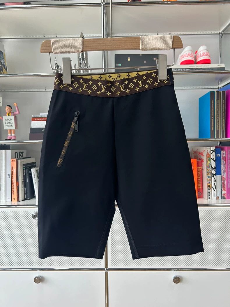 Louis Vuitton Louis Vuitton Black Five-Point Monogram Belted Stretch Cas Size US 34 / EU 50 - 1 Thumbnail