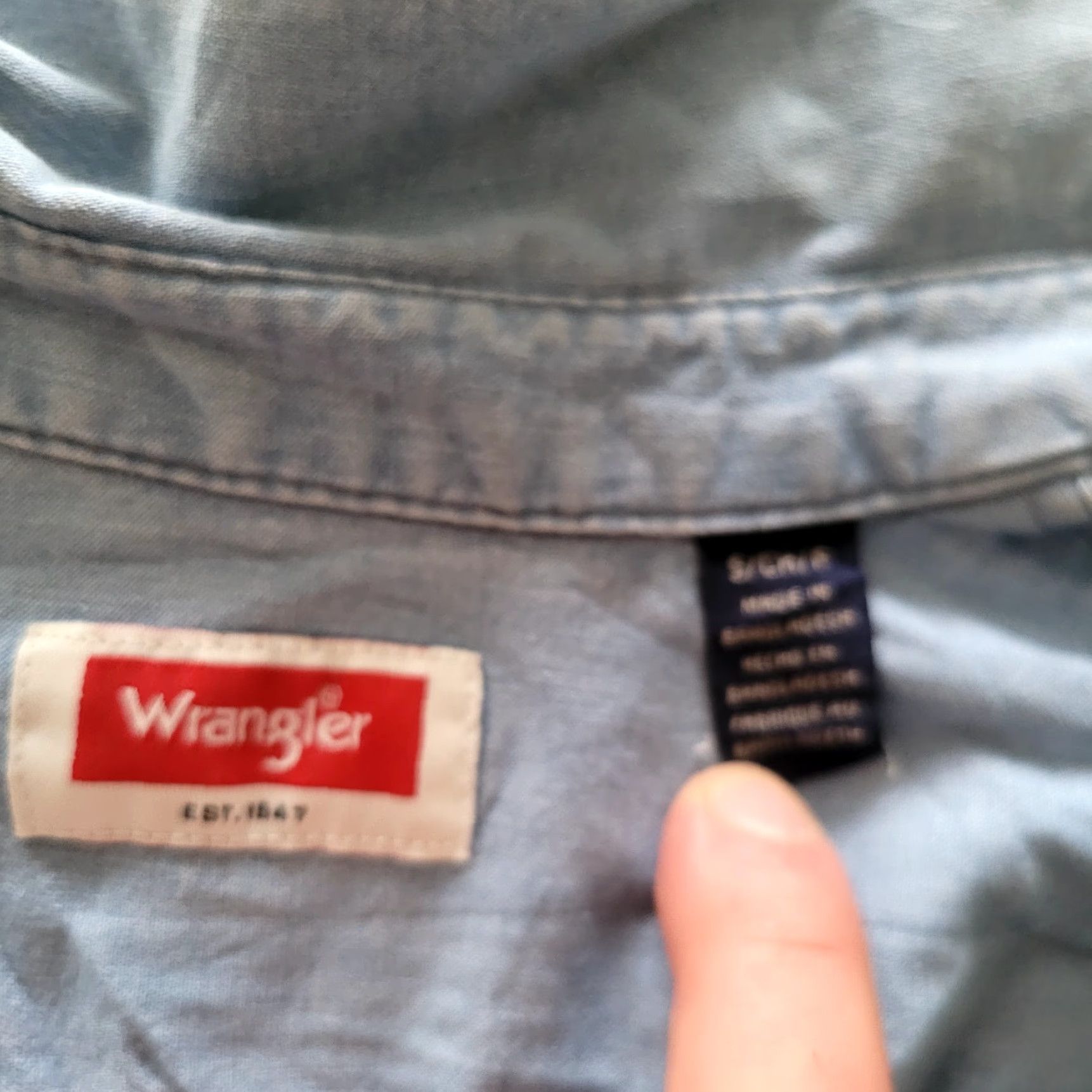 Wrangler Wrangler Western Shirt – Light Blue Denim Shirt – Size S – Long Sleeve – Button-Up – Stretch Denim – Vintage Wrangler Western Denim Shirt Size US S / EU 44-46 / 1 - 4 Thumbnail