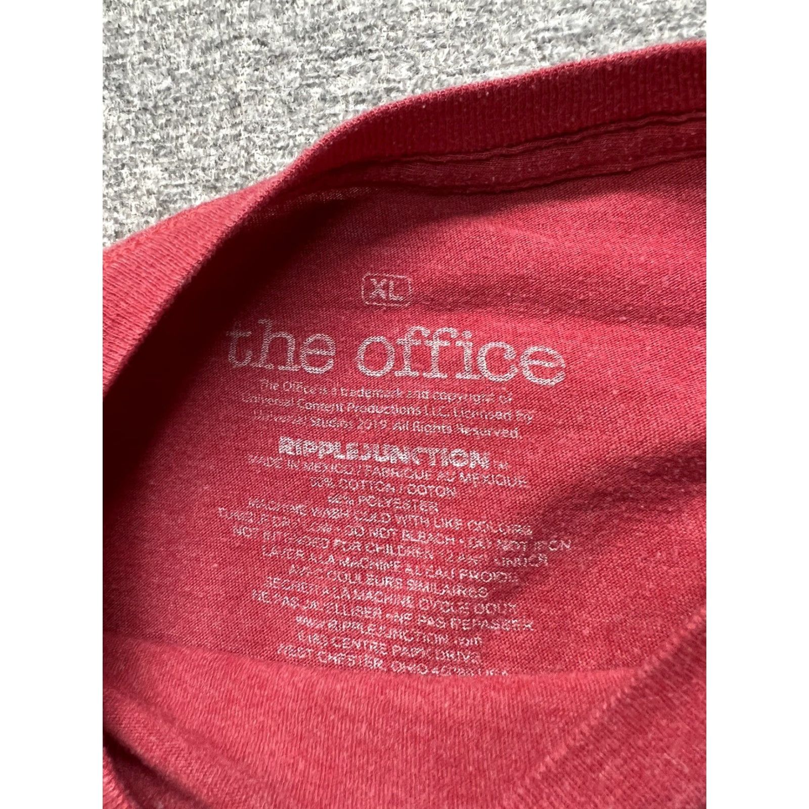 Gildan THE OFFICE Dwight Schrute FALSE T-Shirt MENS XL Red Short Sleeve Crew Neck Graphic Tee Shirt Size US XL / EU 56 / 4 - 4 Thumbnail