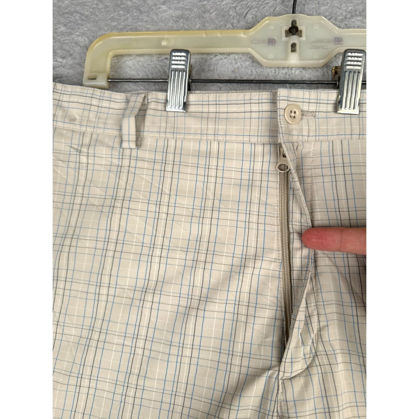 Nike Nike Shorts Mens 36 Beige Plaid Polyester Blend Golf Outdoor 36x11 Regular Inseam Beige Nike Mens Shorts Casual Athletic 90s? Size US 36 / EU 52 - 6 Thumbnail