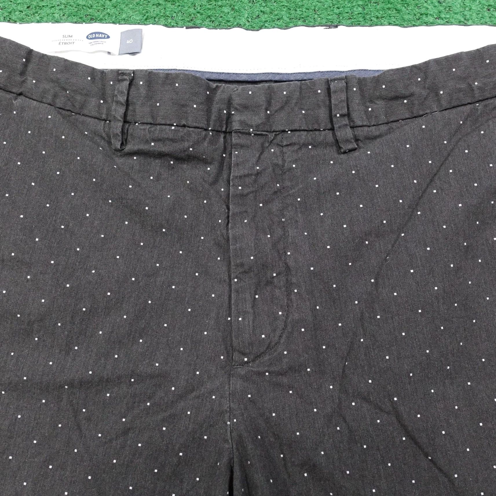 Old Navy Old Navy Men's Slim Fit Chino Shorts 40 Summer Casual Polka Dot Cotton Spandex Gray 8" Inseam Size US 40 / EU 56 - 2 Thumbnail