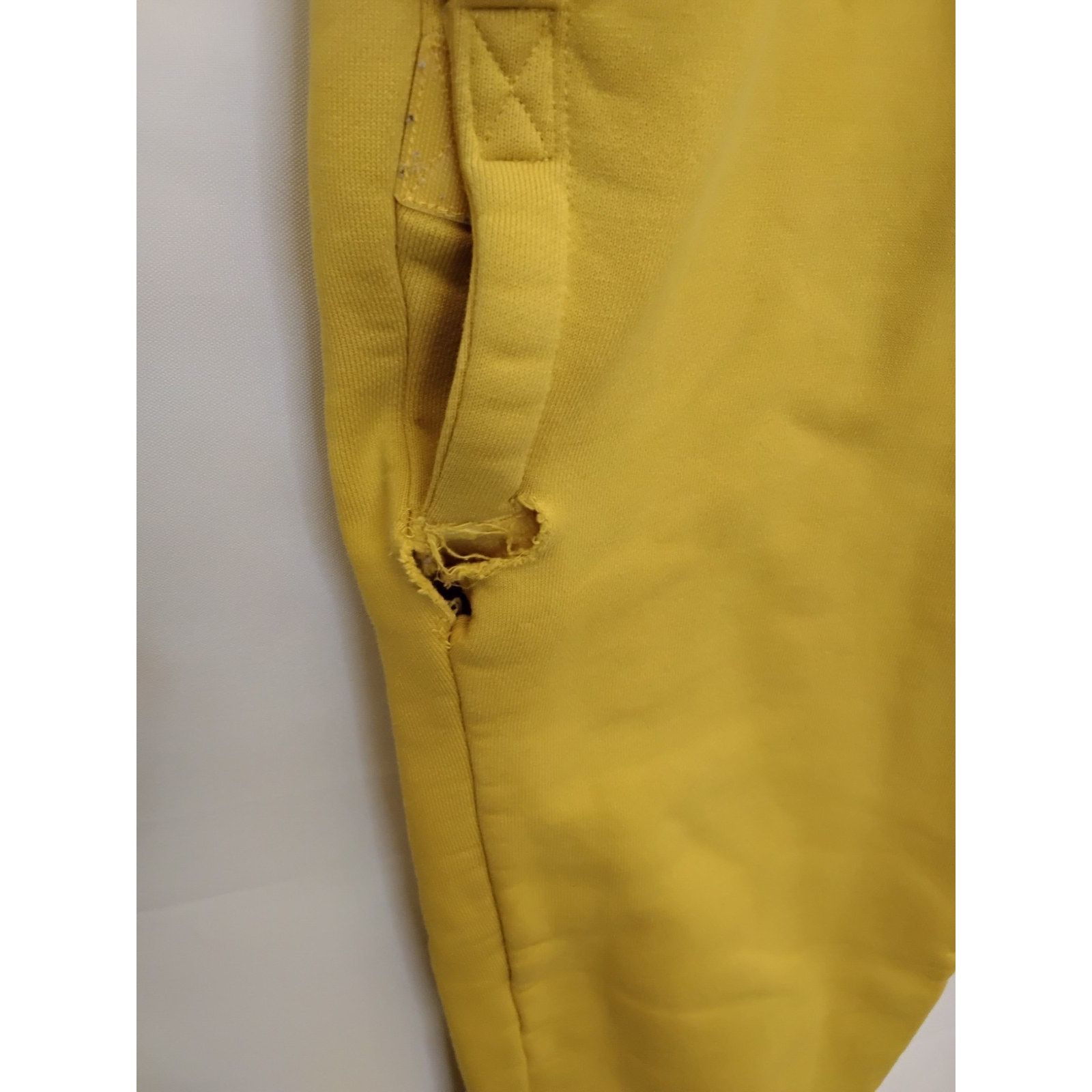 Nike Nike Jump Man Jordan Joggers Men's L Yellow NBA World Champs Size US 38 / EU 54 - 4 Thumbnail