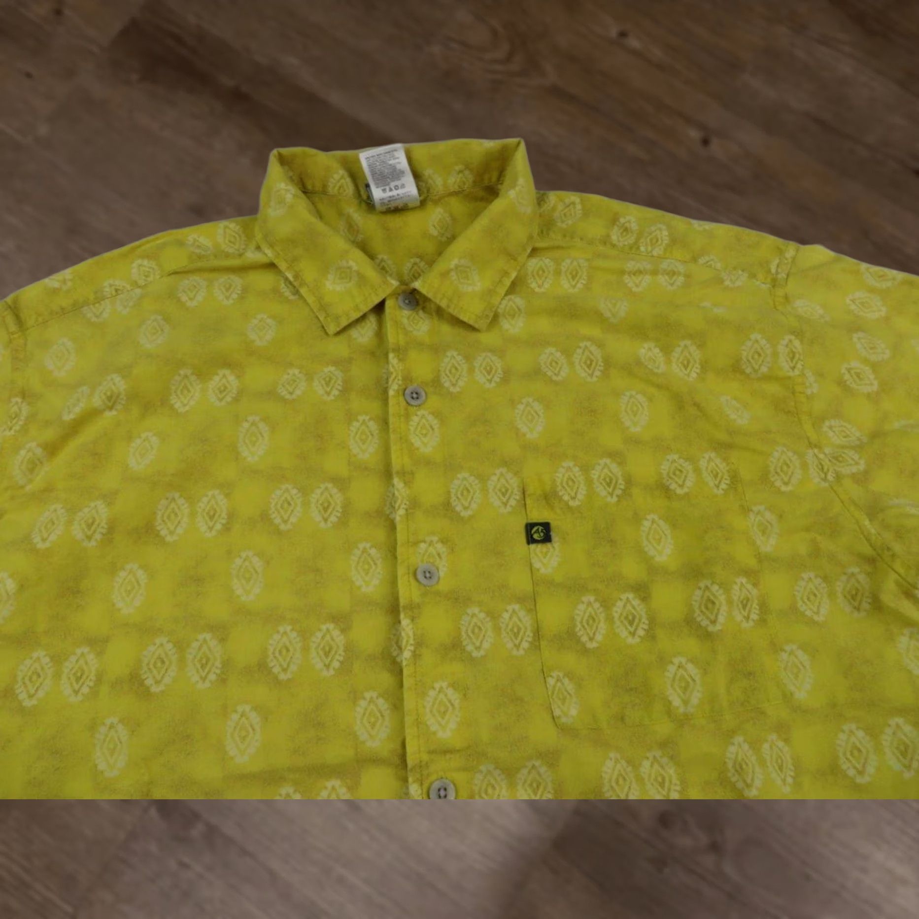 The North Face The North Face Aztec Southwestern Shirt Mens Large Yellow Geometric 90s Tribal S/S Vintage Size US L / EU 52-54 / 3 - 1 Thumbnail