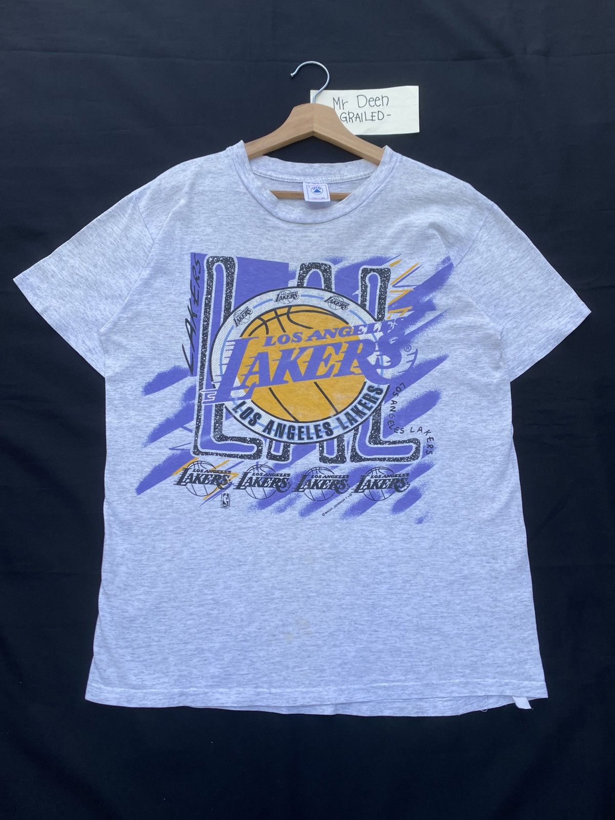 NBA Rare Vintage 90s L.A Lakers NBA Magic Johnson Tshirt Size US L / EU 52-54 / 3 - 1 Thumbnail