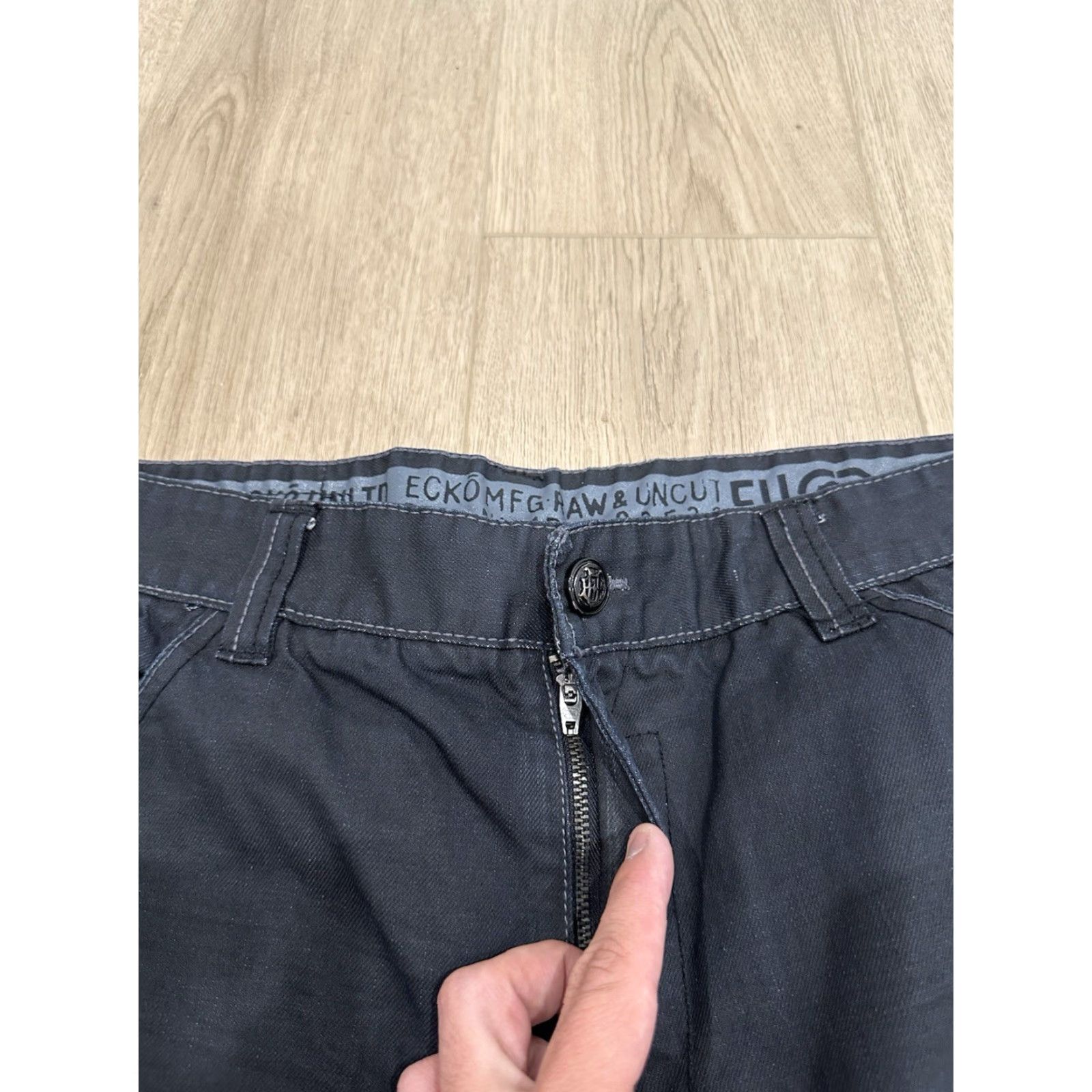 Ecko Unltd. Ecko Unltd. Jeans Men 38x32 Black Coated Relaxed Straight Leg Denim Waxed 5-Pocket Regular Rise Mid Inseam 32 Tightness: N/A Size US 38 / EU 54 - 6 Thumbnail