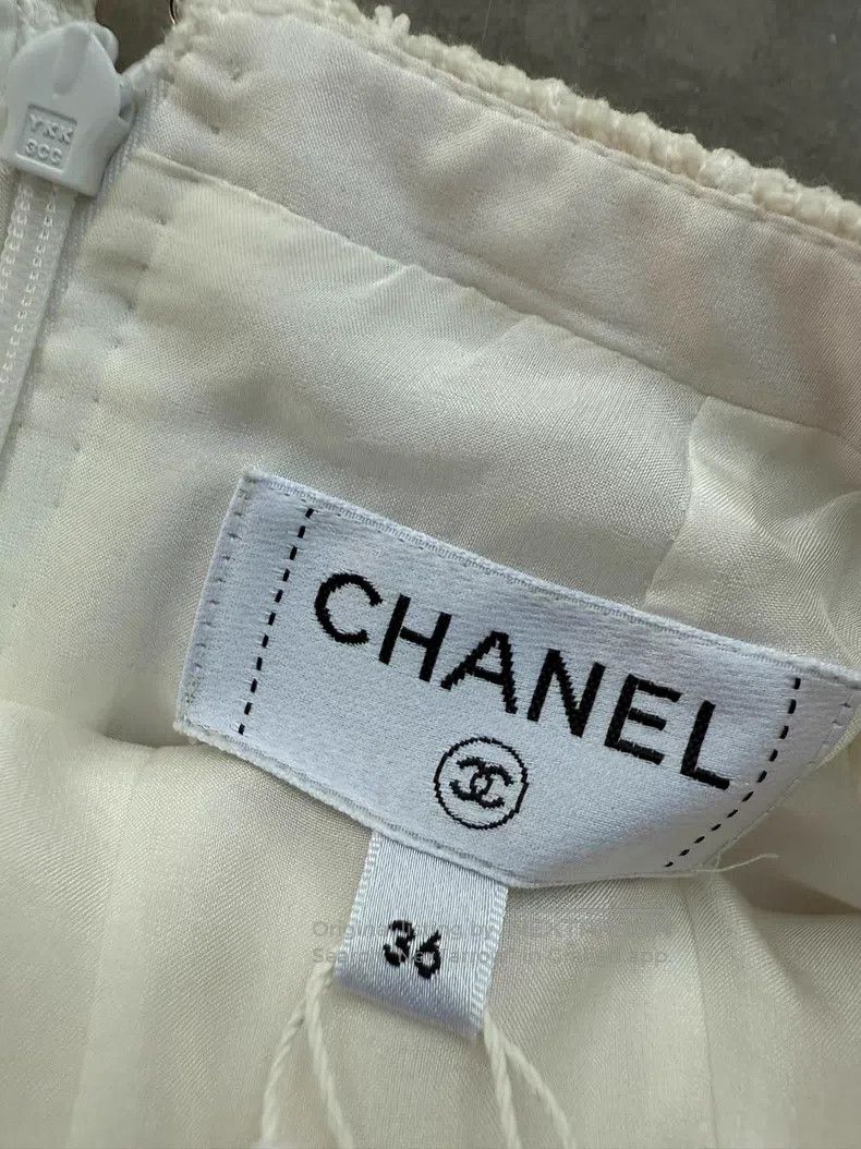 Chanel Chanel 25c white with white skirt Size 24" / US 00 / IT 34 - 5 Thumbnail