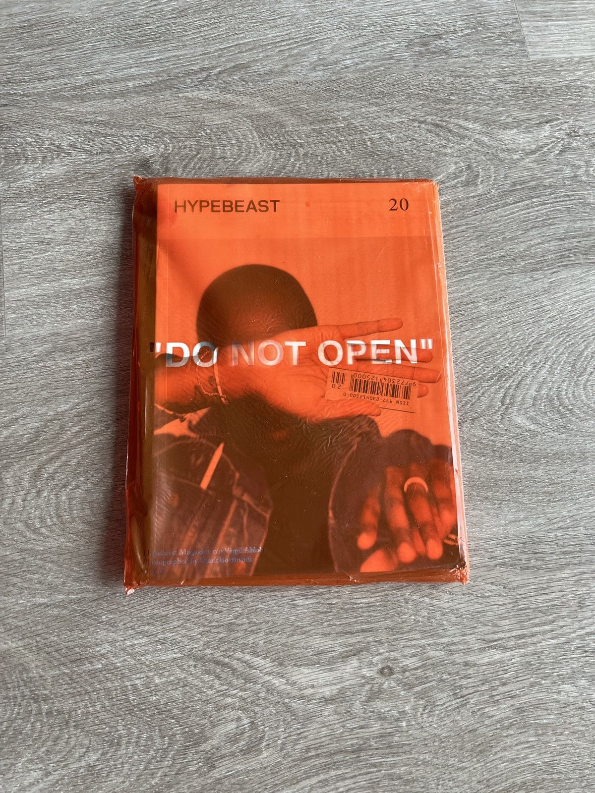 Hypebeast HYPEBEAST x OFF—WHITE “DO NOT OPEN” issue x Size ONE SIZE - 1 Thumbnail