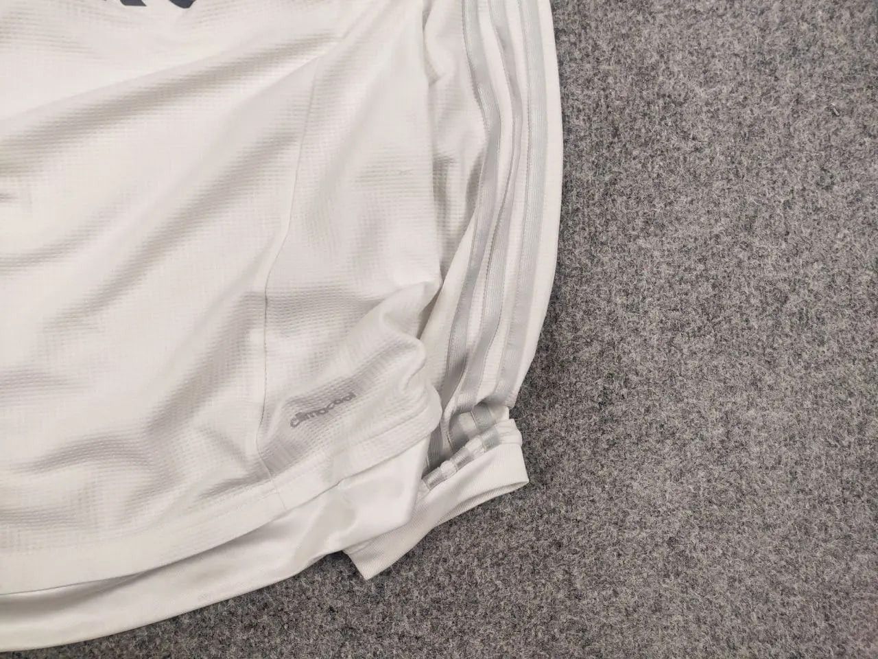 Adidas Aut 2015-16 Adidas Real Madrid Long Sleeve Jersey Shirt Home Size US M / EU 48-50 / 2 - 7 Thumbnail
