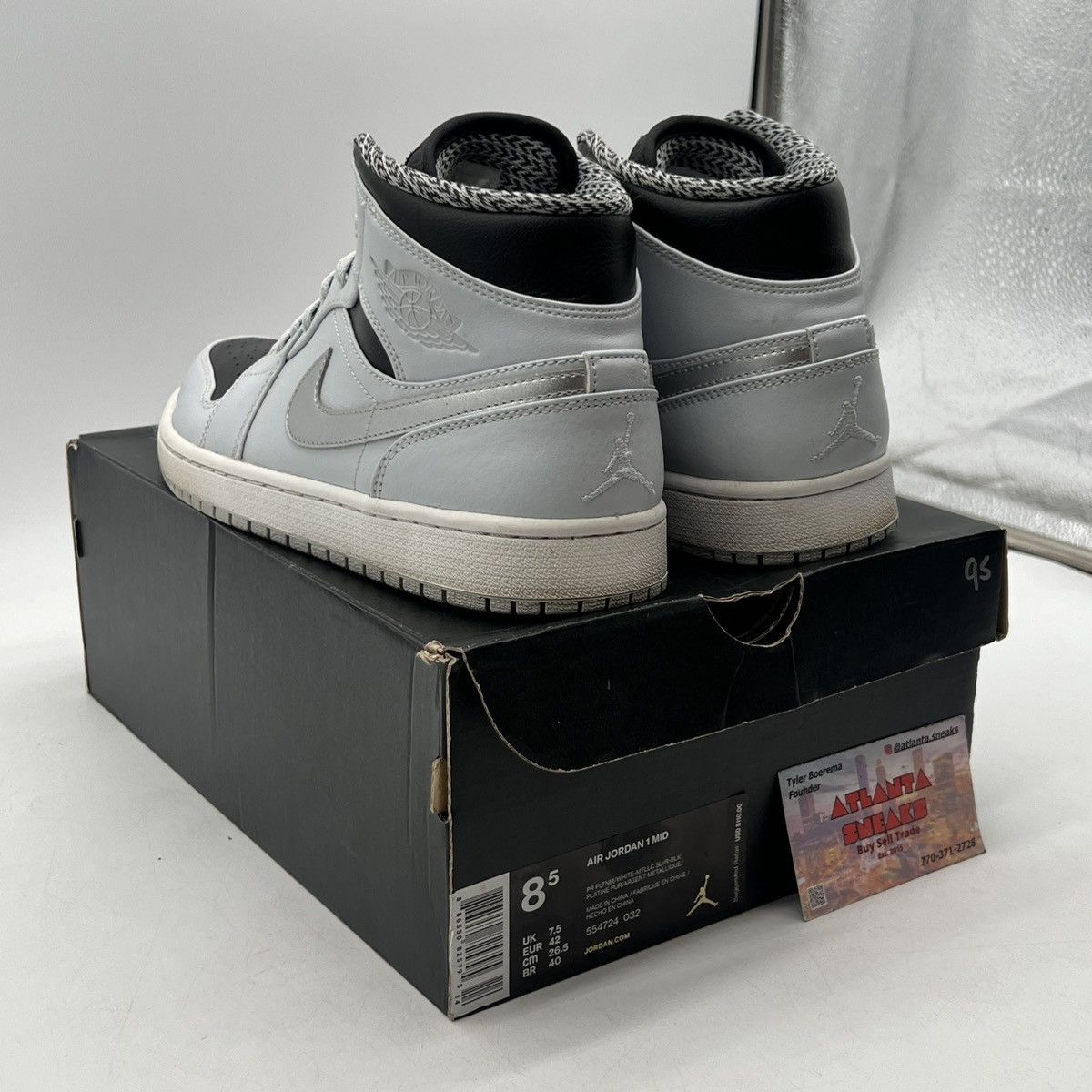 Jordan Brand Air Jordan 1 mid wolf grey Size US 8.5 / EU 41-42 - 4 Thumbnail