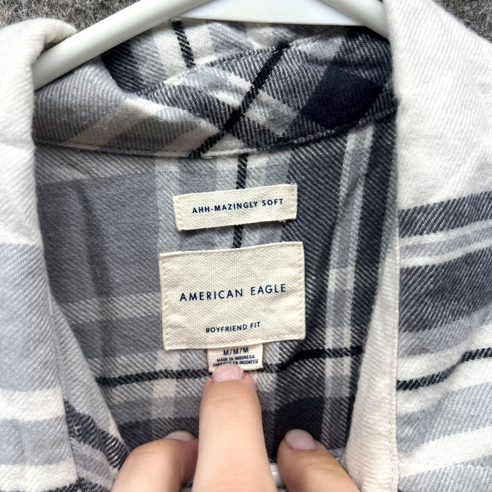 American Eagle Outfitters American Eagle Outfitters Shirt Womens Medium Gray Plaid Button-Down Flannel Soft Comfort Classic Casual Size M / US 6-8 / IT 42-44 - 4 Thumbnail