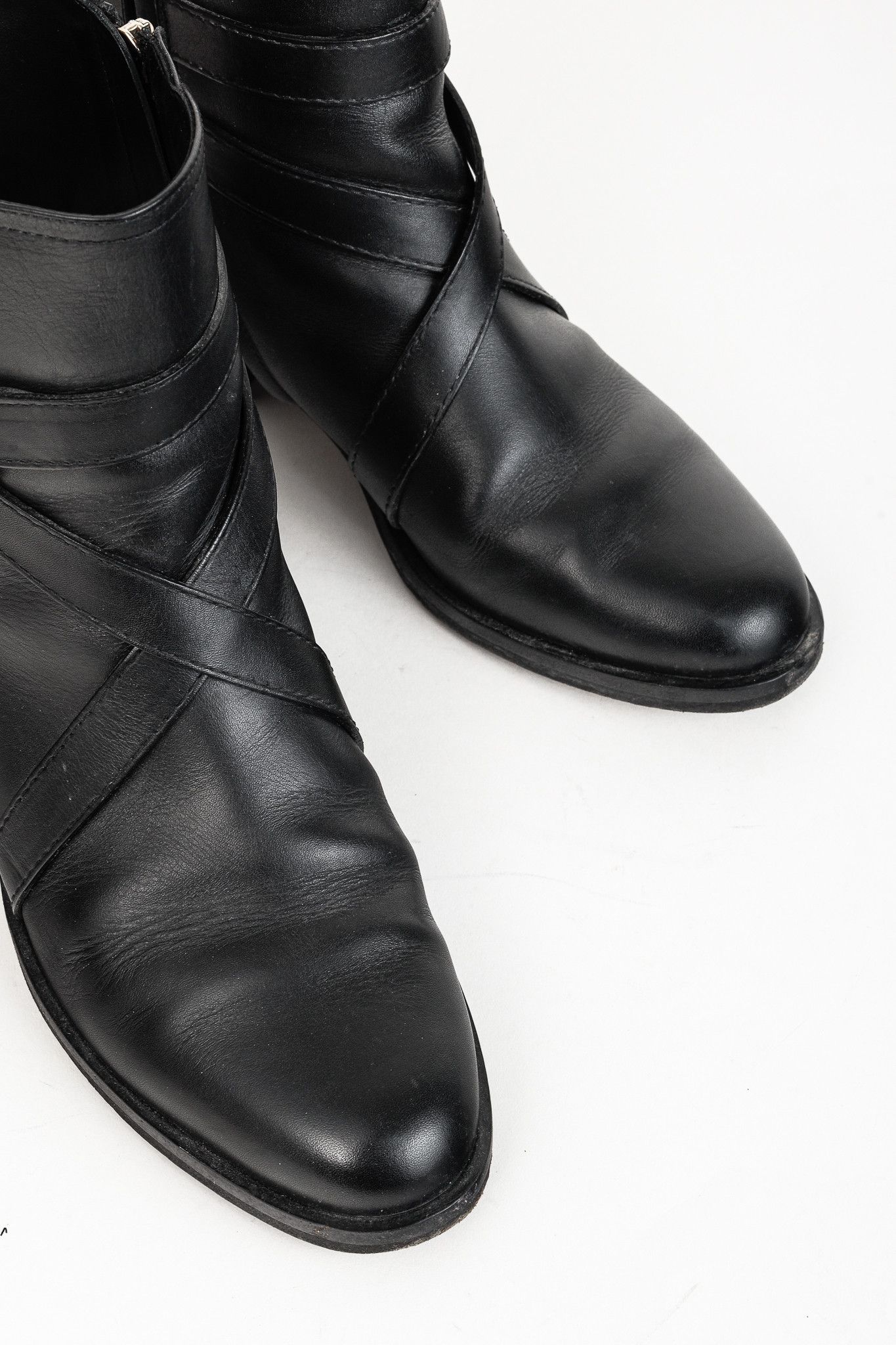 Salvatore Ferragamo Salvatore Ferragamo Shadi Gancini Leather Ankle Boot Size US 9 / IT 39 - 12 Thumbnail