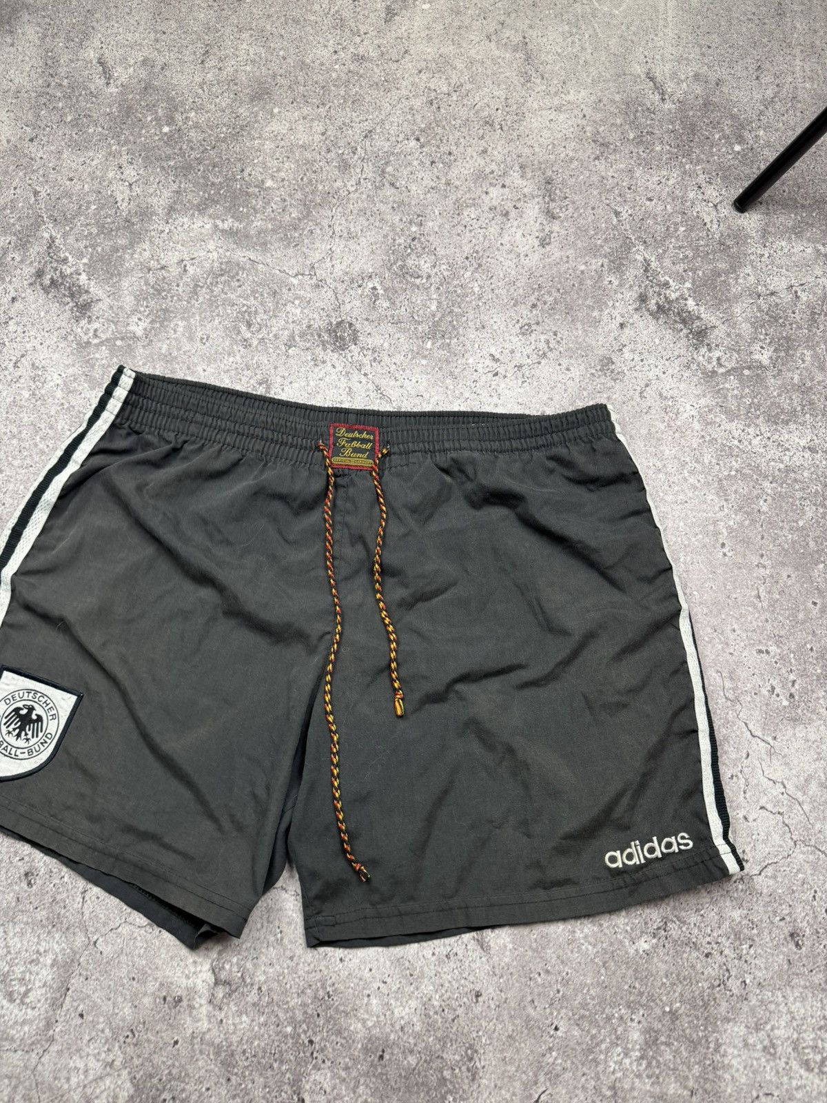 Adidas Vintage Adidas 90s Deutscher Fussball Bund Soccer Fade Short Size US 36 / EU 52 - 3 Thumbnail