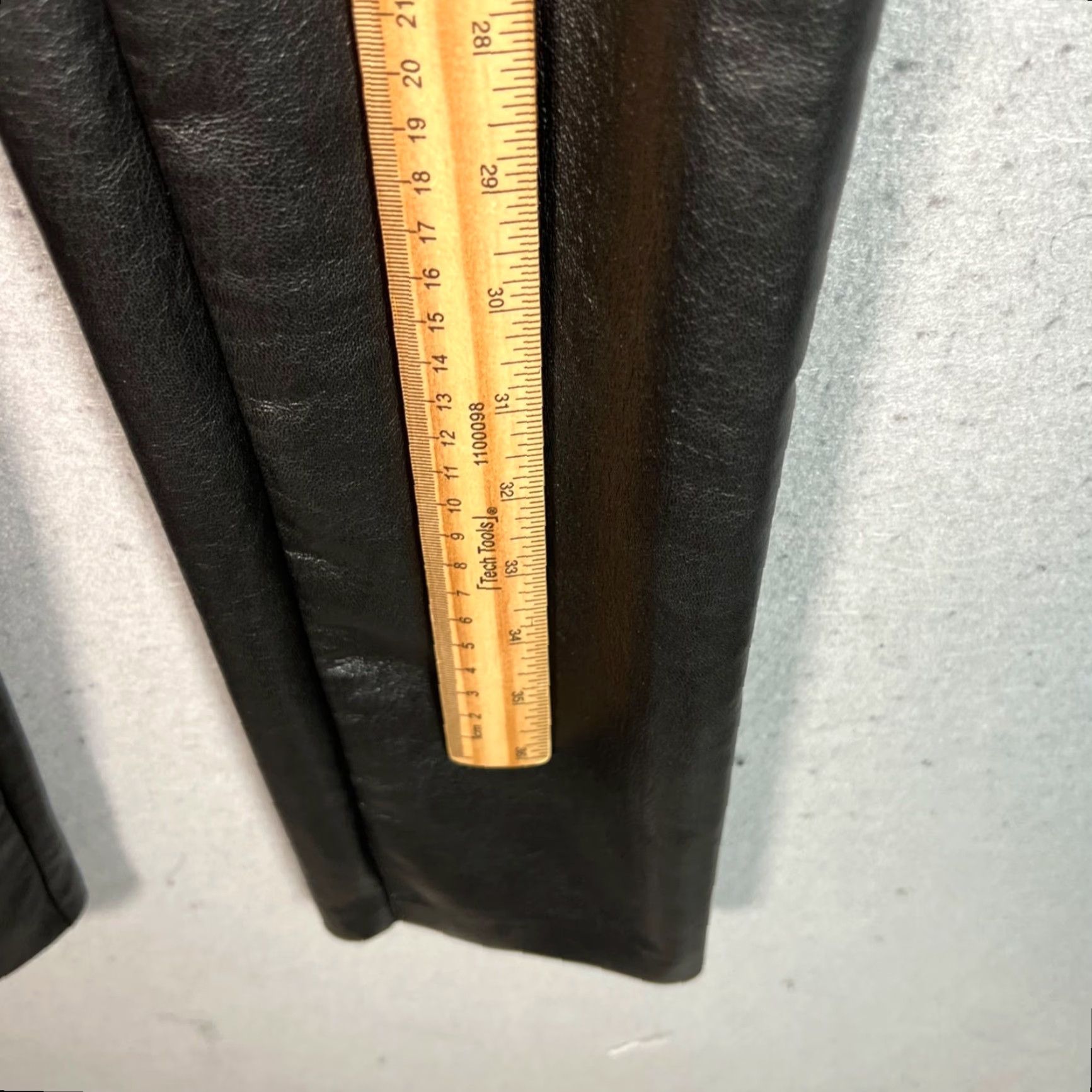 Vintage Wilfred Black Faux Leather High-Waisted Slim Fit Pants Womens Size 2 Size 26" / US 2 / IT 38 - 6 Thumbnail