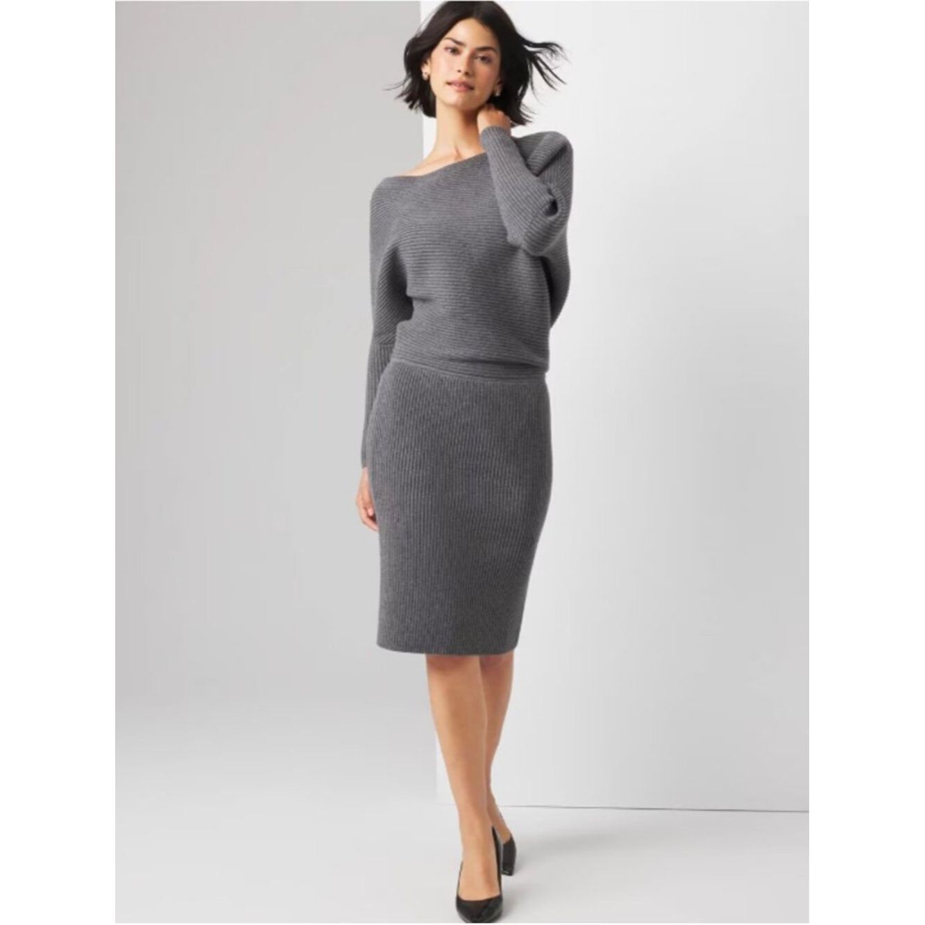 White House Black Market White House Black Market Off-Shoulder Ribbed Grey Sweater D Size XS / US 0-2 / IT 36-38 - 2 Thumbnail