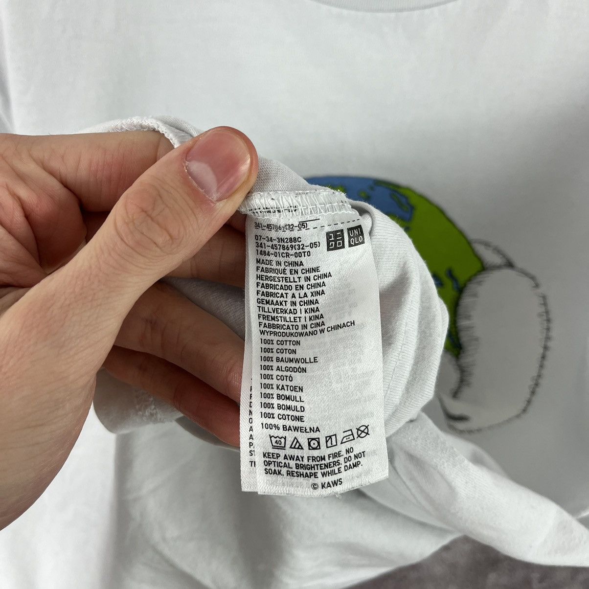Kaws × Uniqlo Uniqlo x Kaws T-Shirt Planet Earth Big Logo Y2K Size M Size US M / EU 48-50 / 2 - 10 Thumbnail