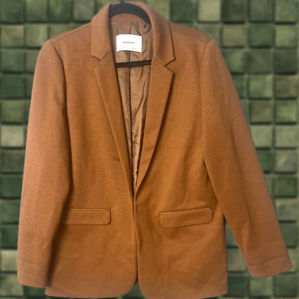 Stradivarius Stradivarius L Brown classic notched lapel front flap pockets singlebutton closure Size 42R - 1 Thumbnail