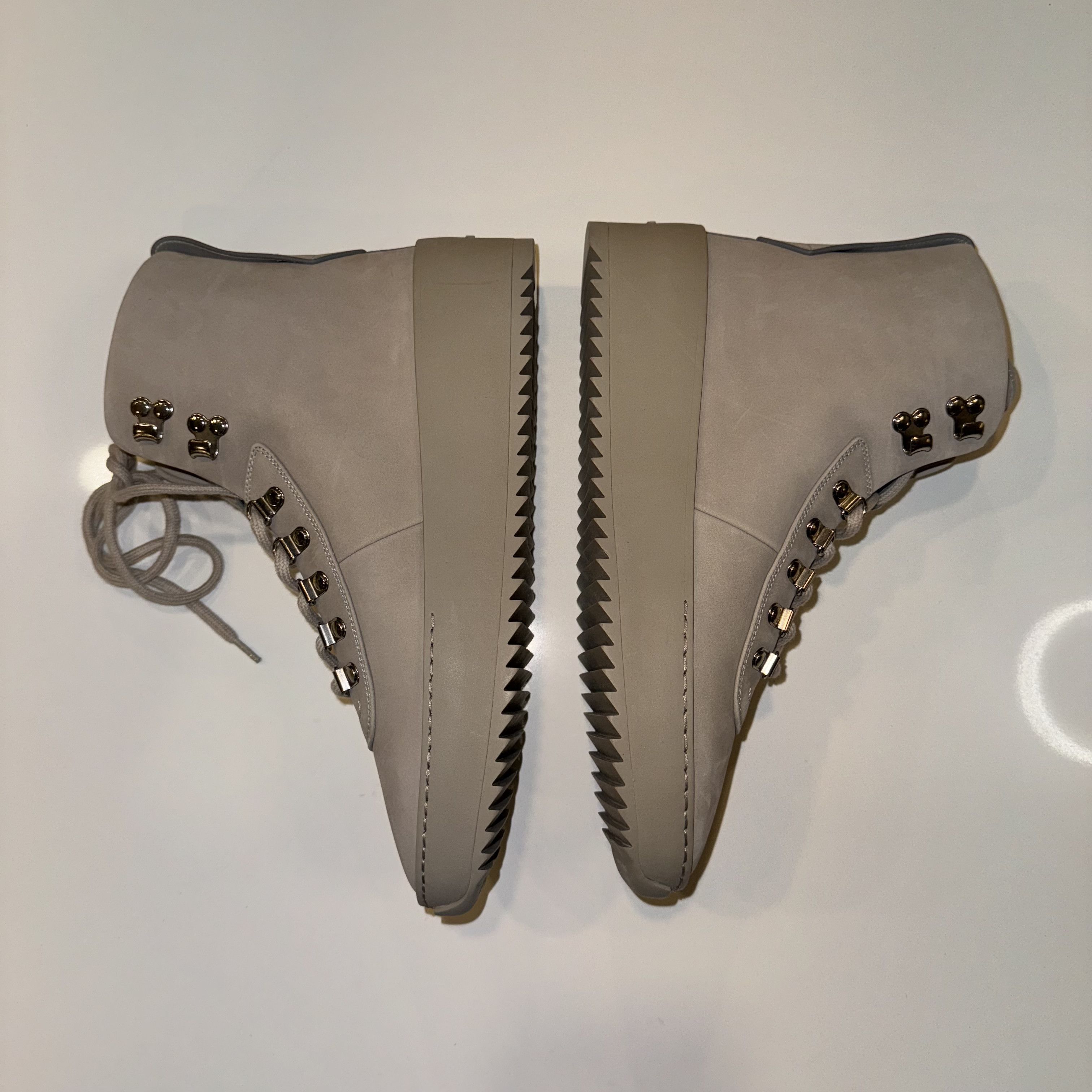 Fear of God Fear of God Fifth Collection Hiking Sneaker Perla 39 NIB Size US 6 / EU 39 - 3 Thumbnail
