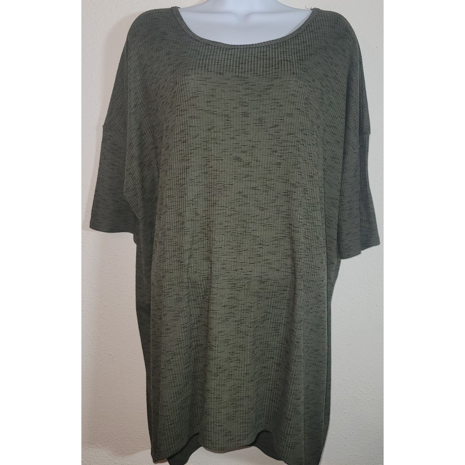 Other LulaRoe Green Slub Knit Hi Low Hem Womens Shirt 2XL Plus Size XXL / US 16-18 / IT 52-54 - 1 Thumbnail